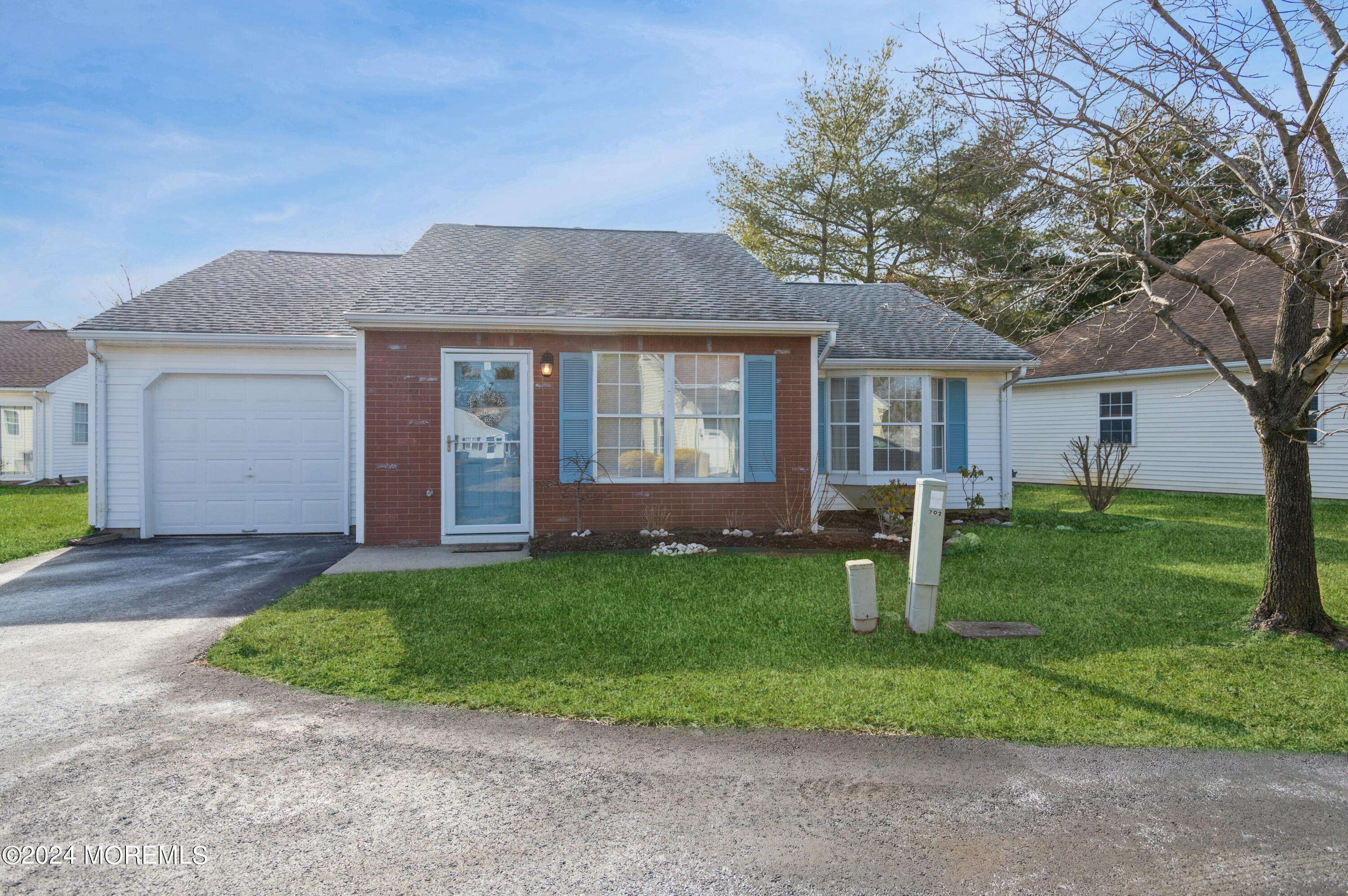 Freehold, NJ 07728,37 Carnaby Close #1000