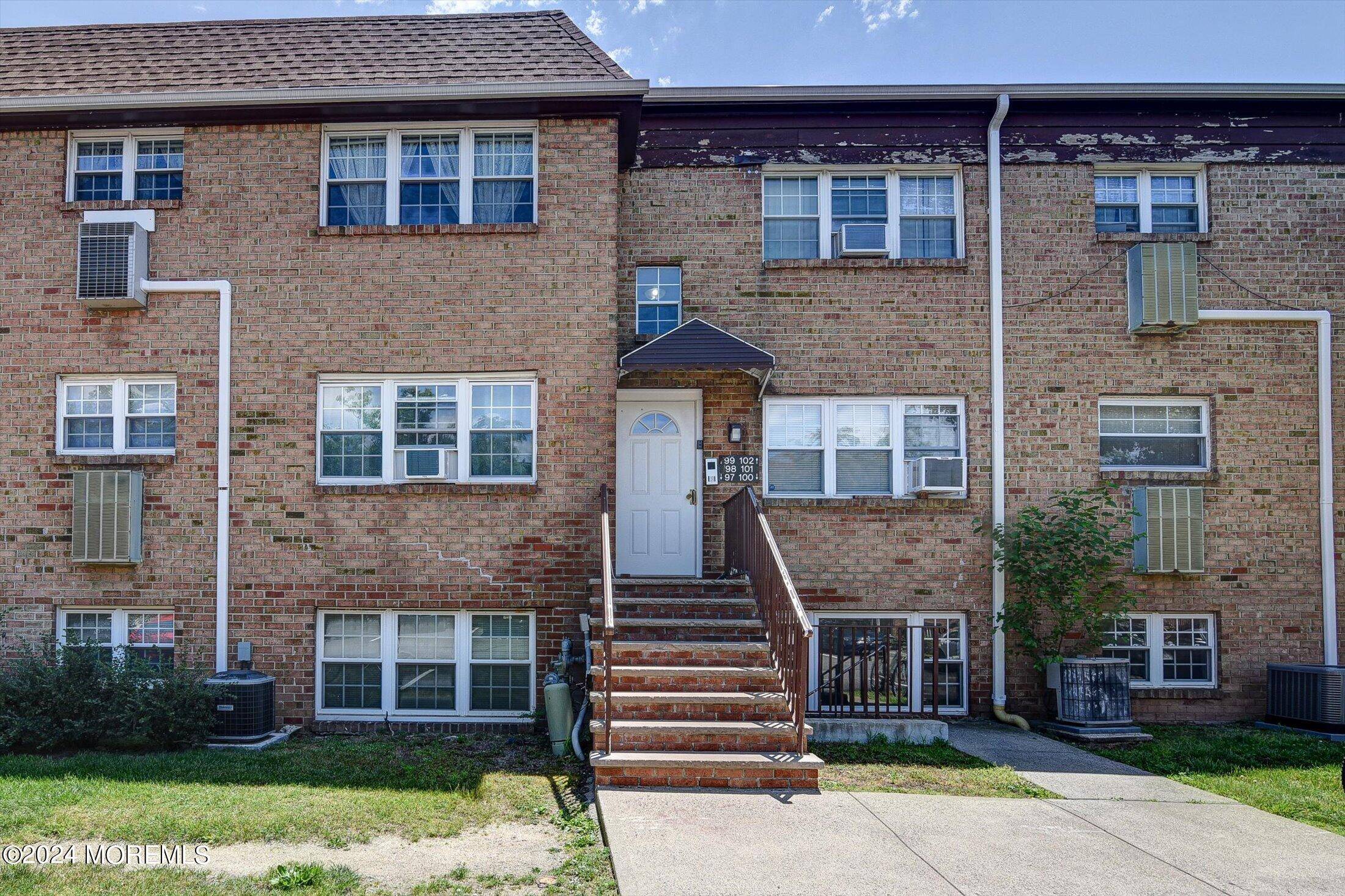 Edison, NJ 08817,97 College Drive #97