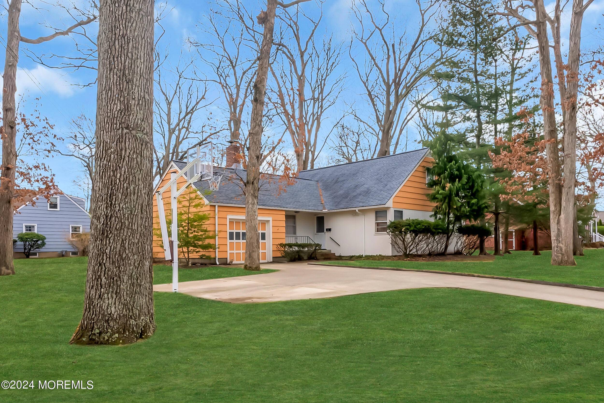 Oakhurst, NJ 07755,428 Wells Avenue