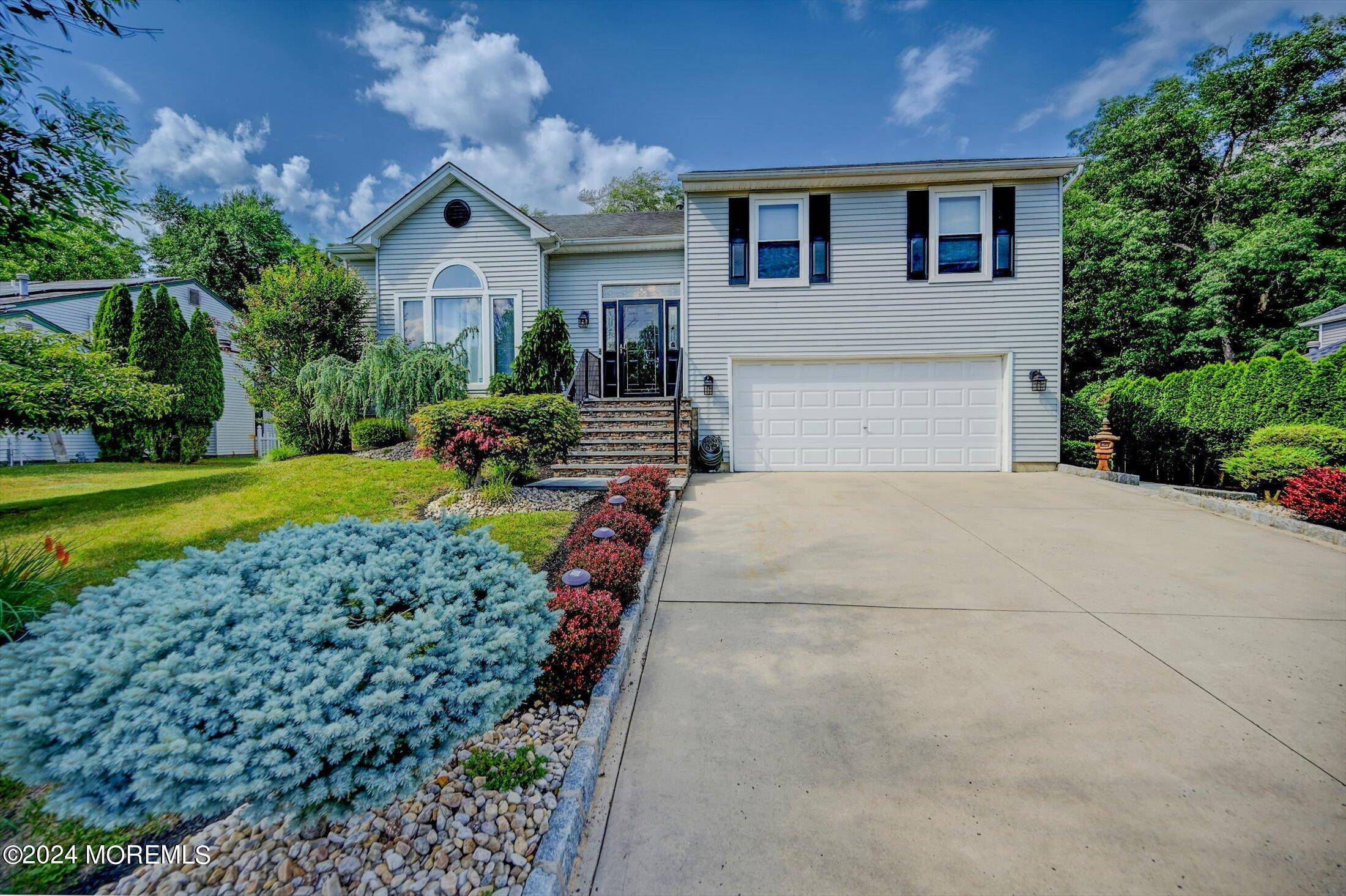 Howell, NJ 07731,11 Driftwood Drive
