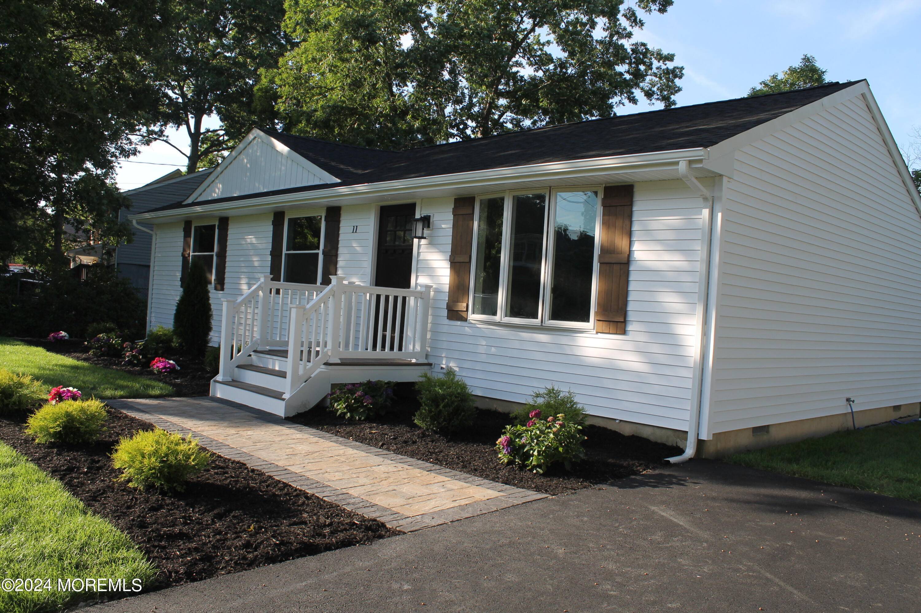 Manahawkin, NJ 08050,11 Admiral Avenue