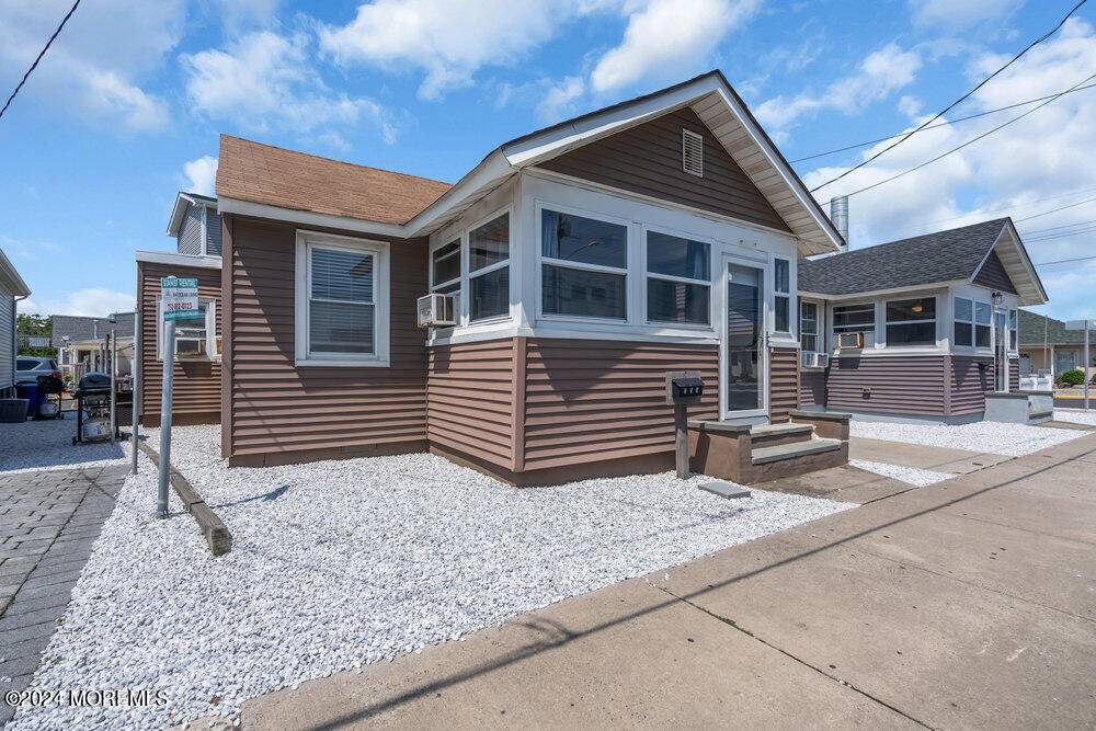 Point Pleasant Beach, NJ 08742,253 Ocean Avenue N #2