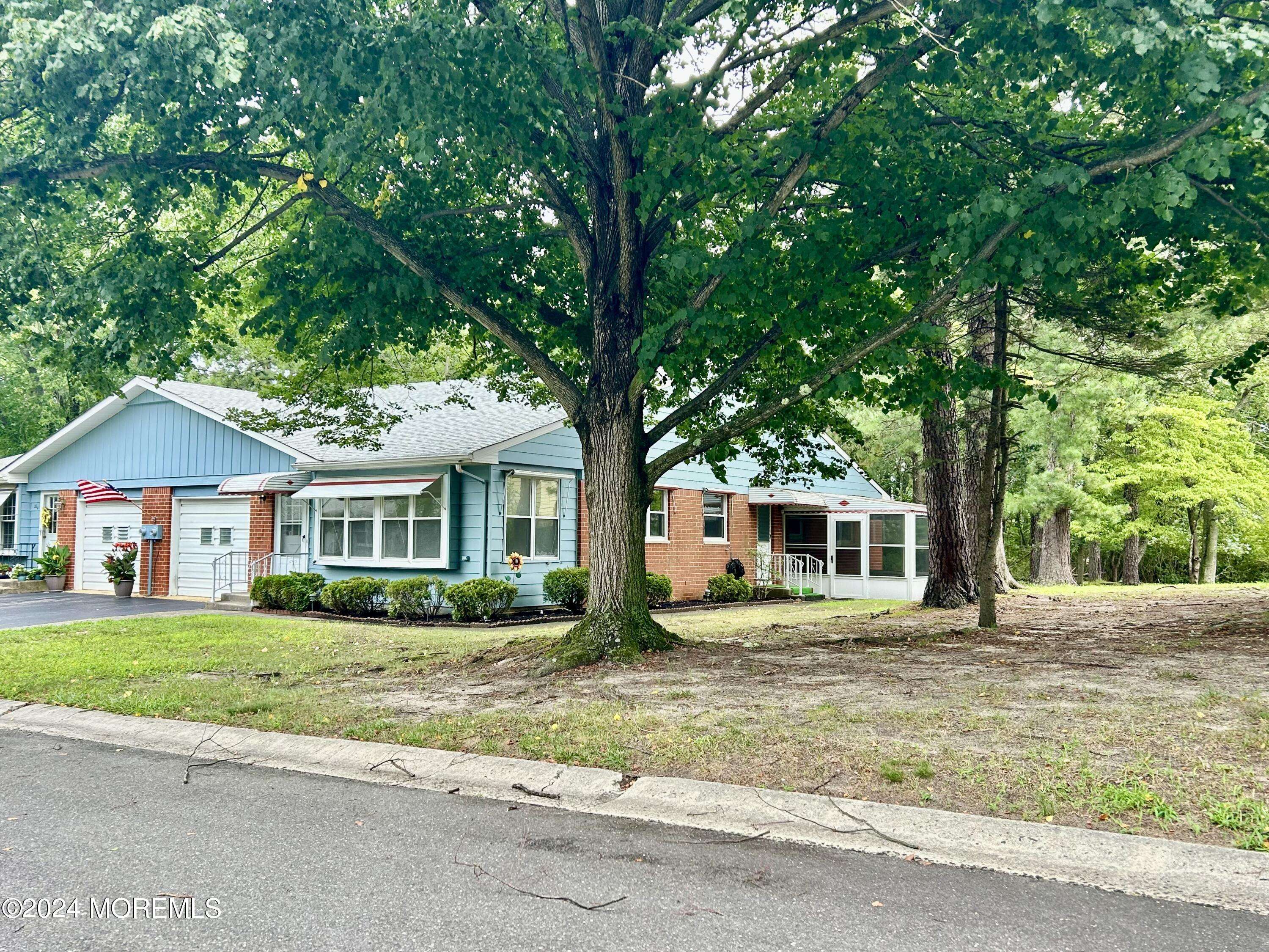 Whiting, NJ 08759,20 Lexington Drive #B