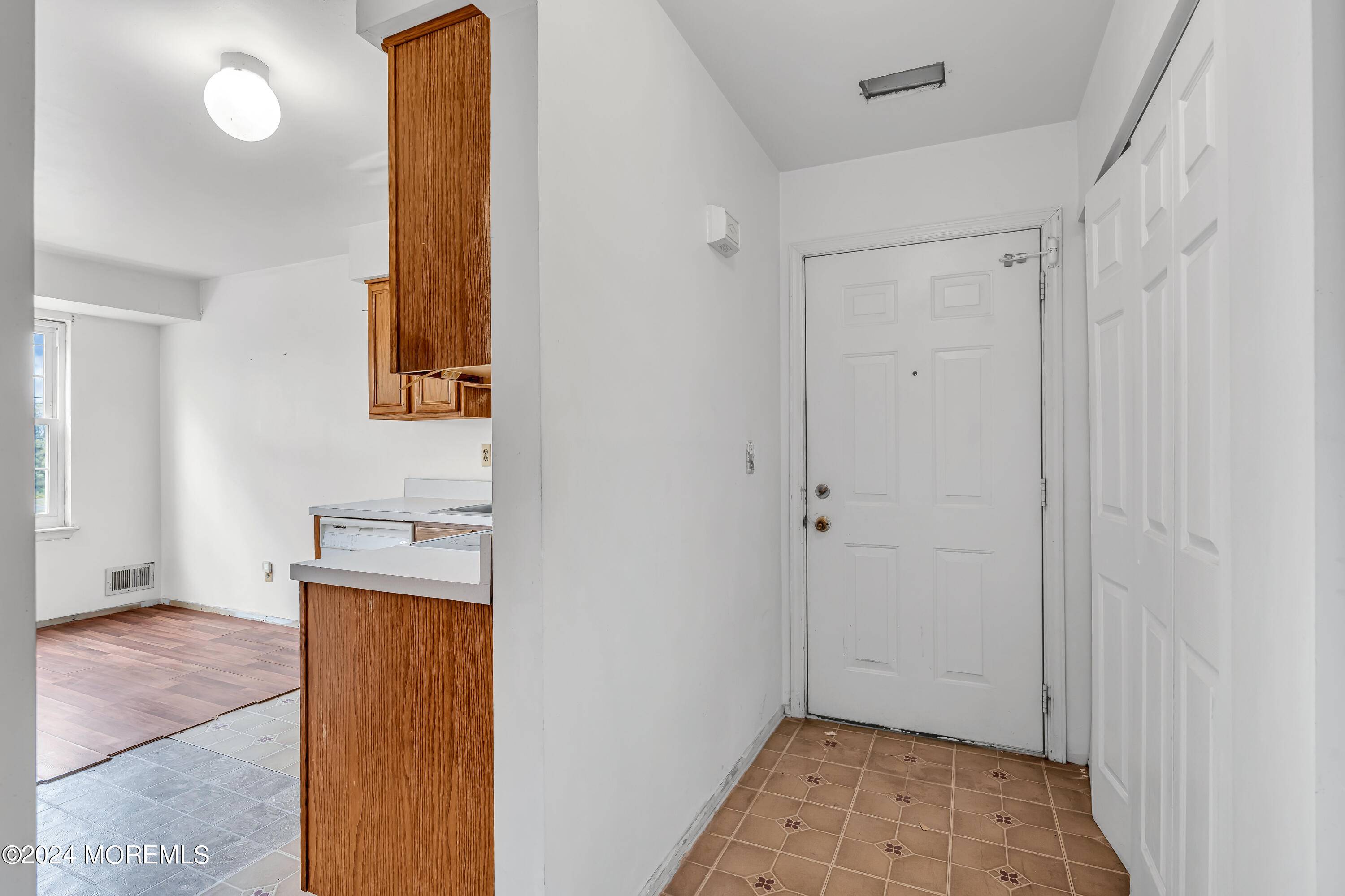 Keansburg, NJ 07734,432 Beachway Avenue #6B
