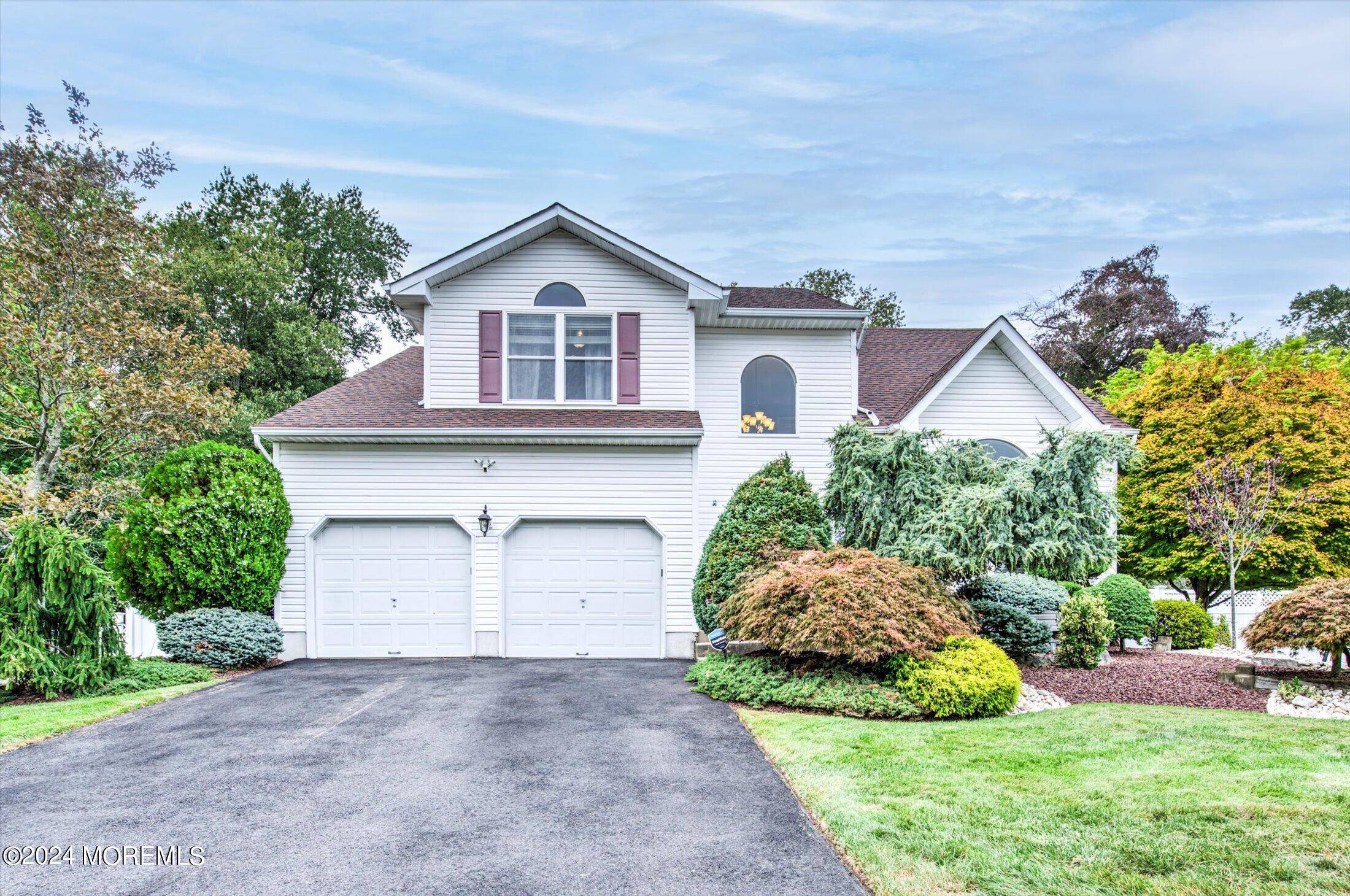 Howell, NJ 07731,10 Silverbrooke Circle