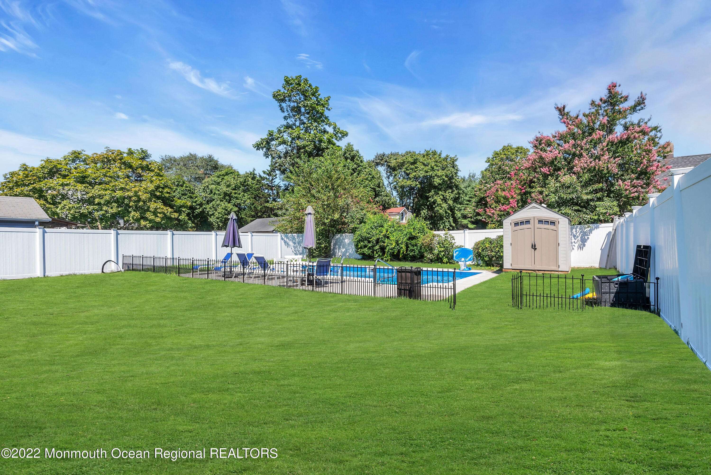 Oakhurst, NJ 07755,325 Roosevelt Avenue