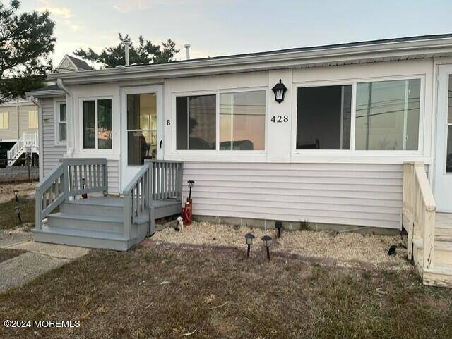 Barnegat, NJ 08005,428 E Bay Avenue #B