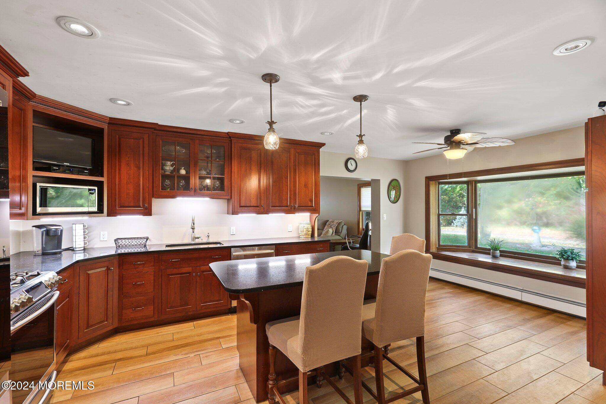 Manalapan, NJ 07726,125 Freehold Road