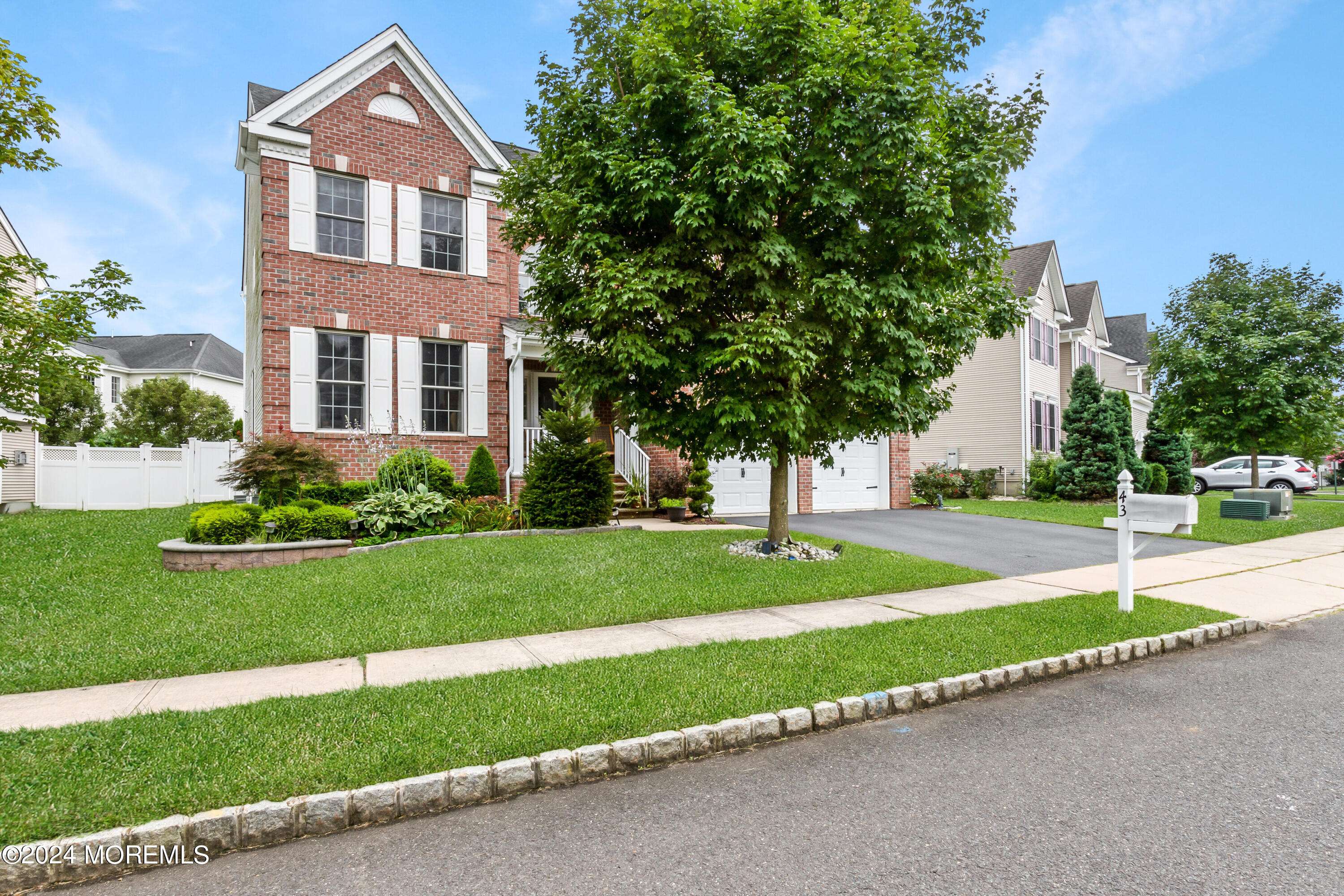 Manalapan, NJ 07726,43 Springhouse Circle