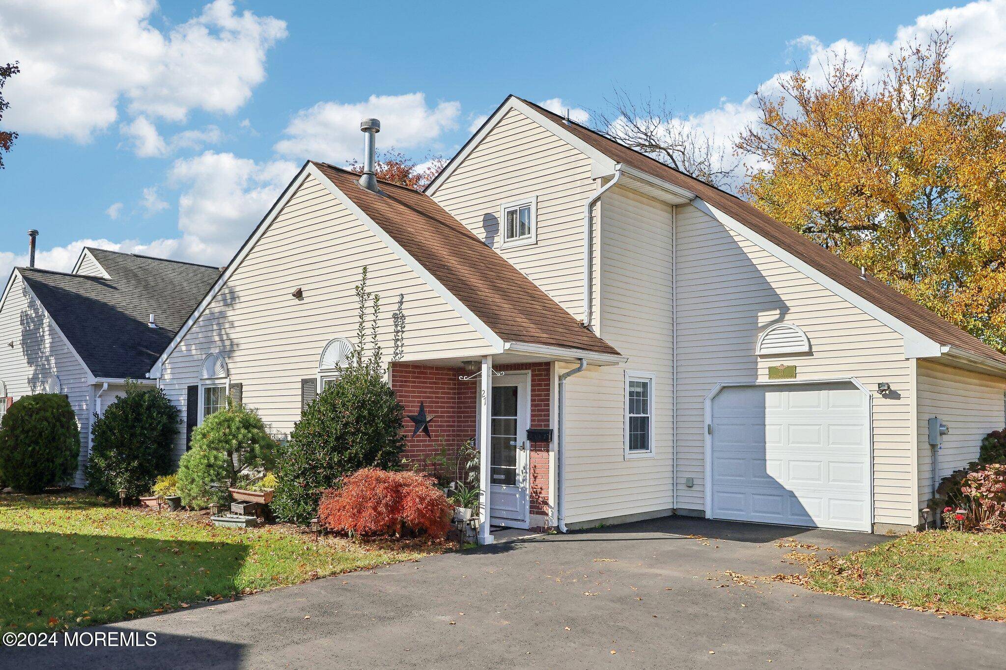 Freehold, NJ 07728,27 Farnworth Close #1000