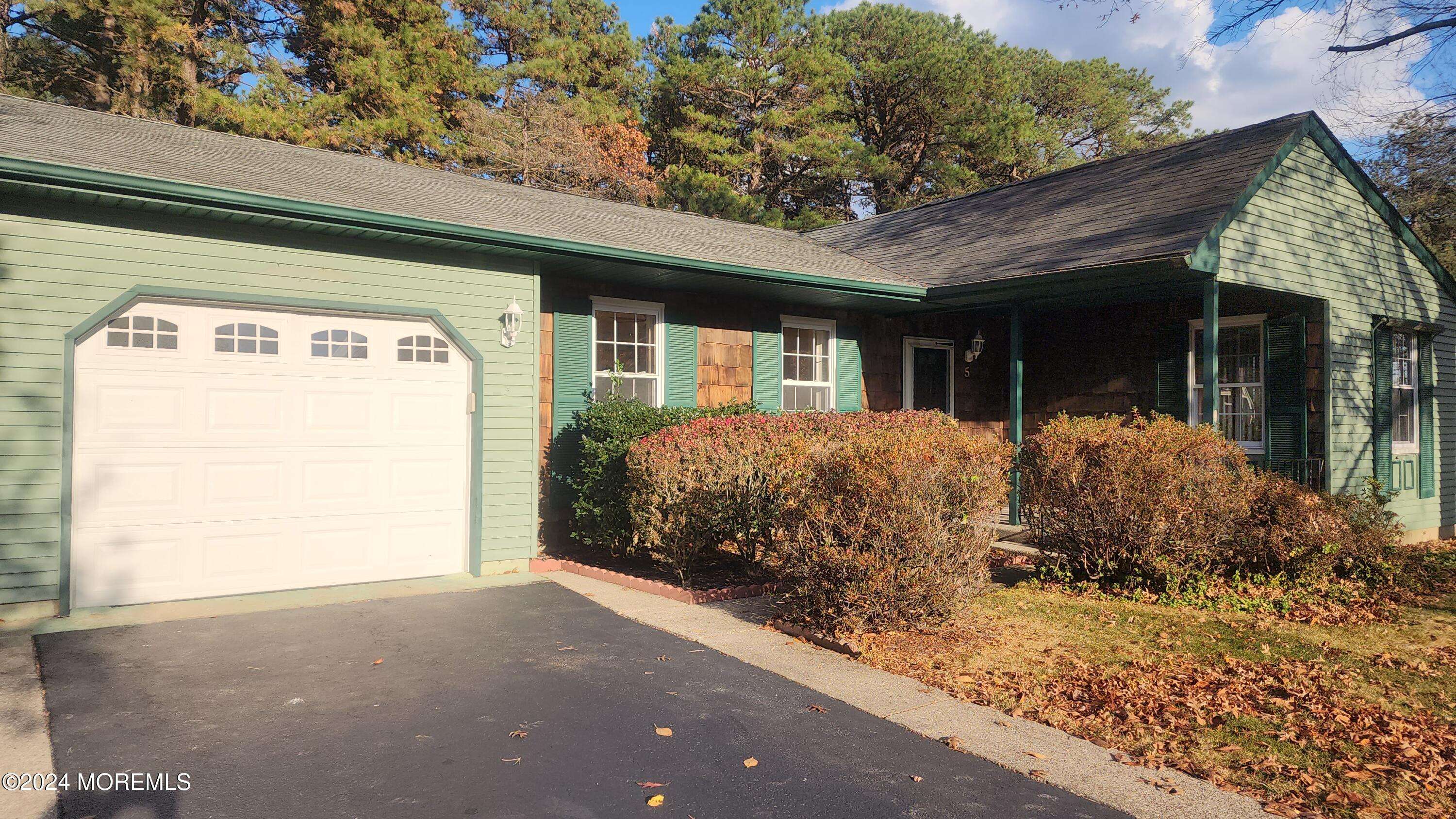 Whiting, NJ 08759,5 Milford Court