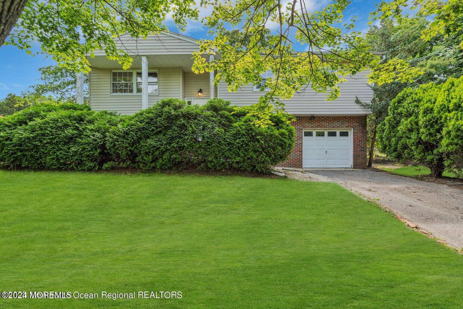 Lakewood, NJ 08701,1374 Red Oak Drive