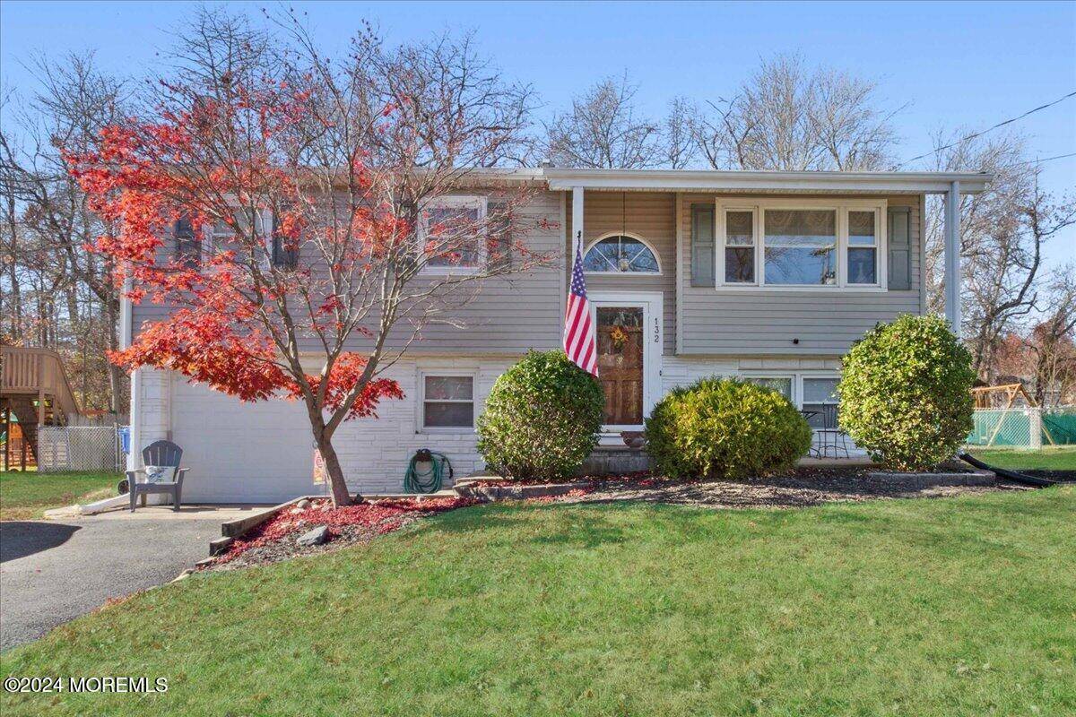 Jackson, NJ 08527,132 Susan Drive