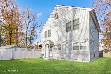 Keansburg, NJ 07734,15 Cottage Place