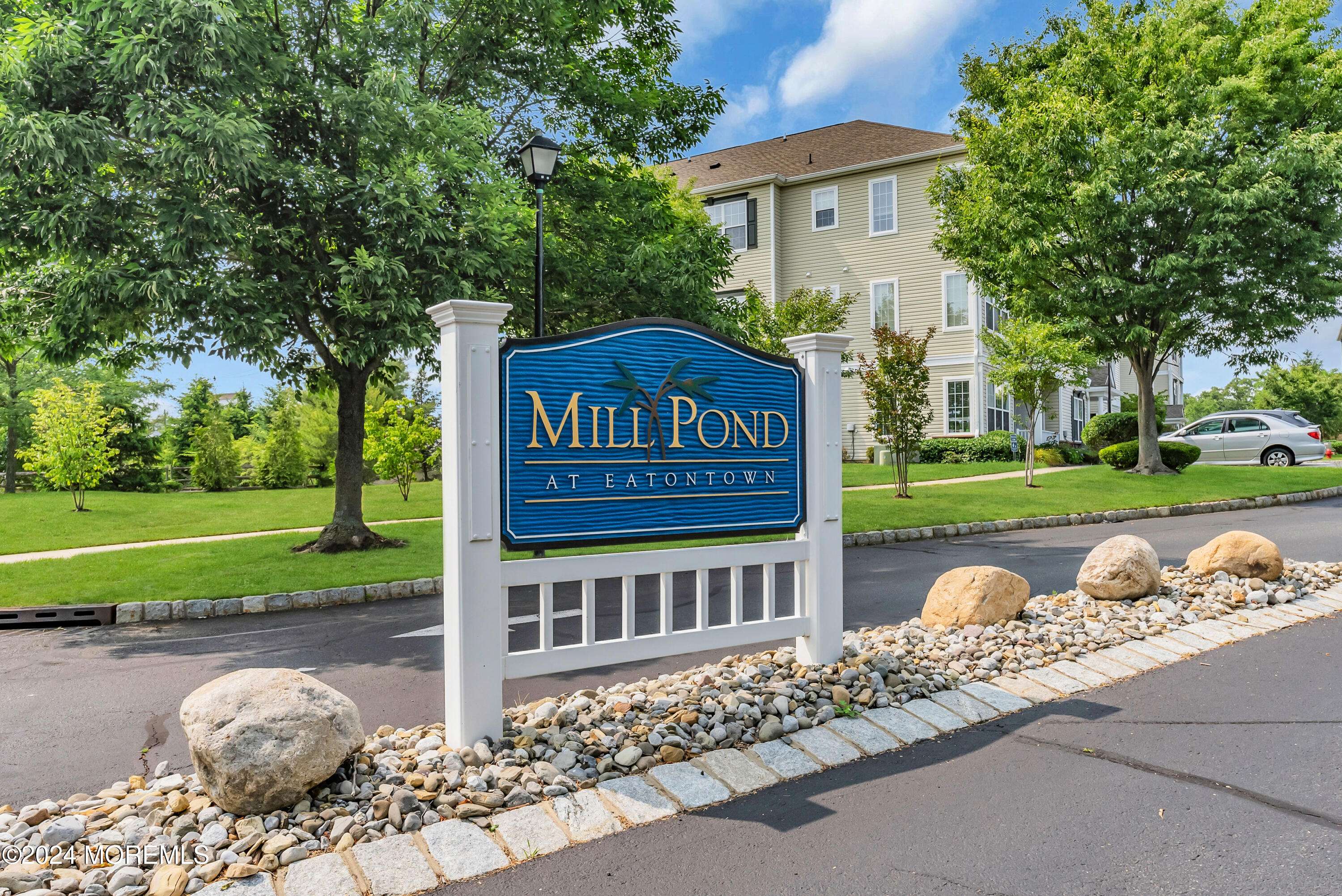 Eatontown, NJ 07724,317 Mill Pond Way #55