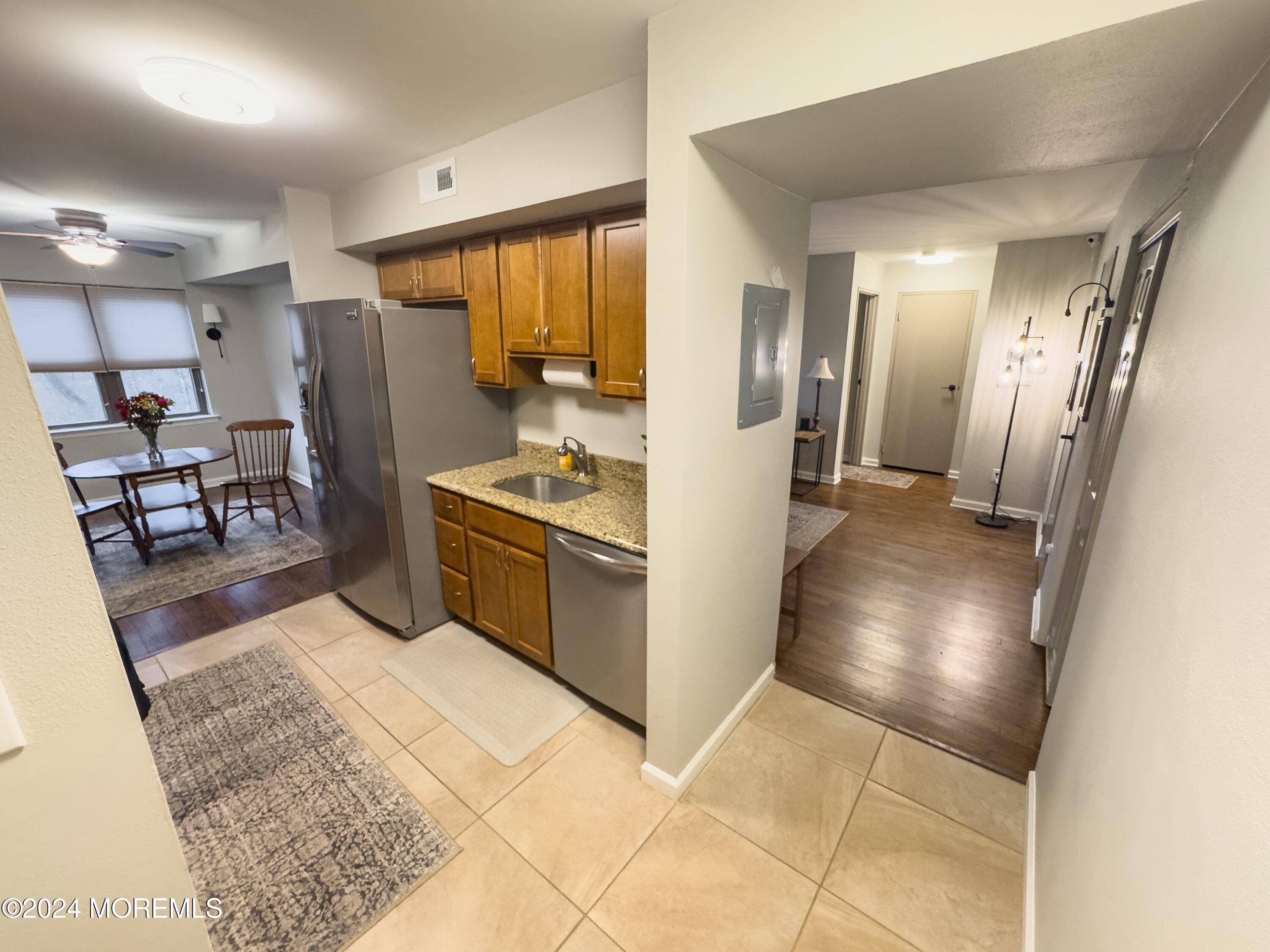 Cranbury, NJ 08512,1723 Country Mill Drive #23