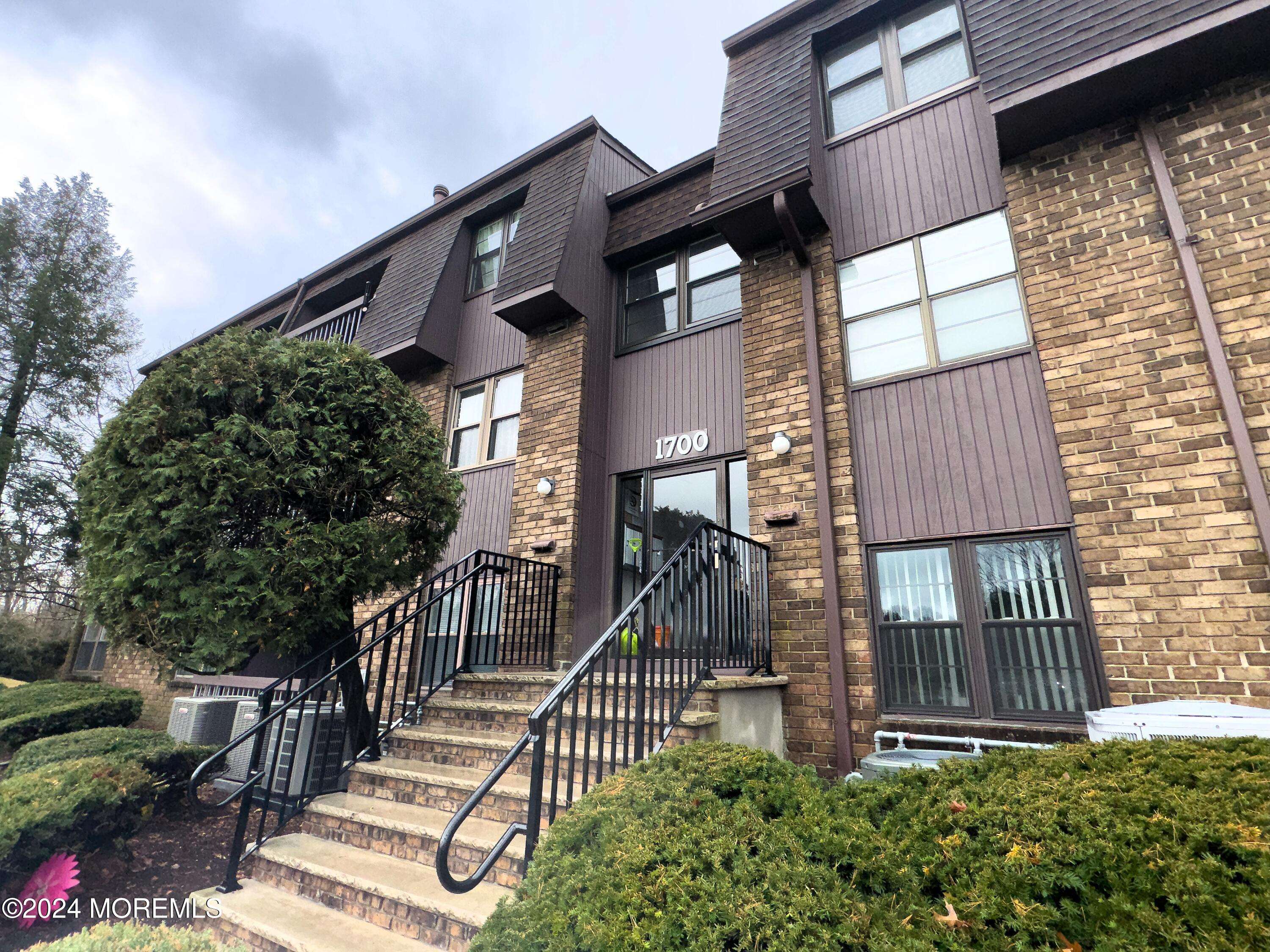 Cranbury, NJ 08512,1723 Country Mill Drive #23