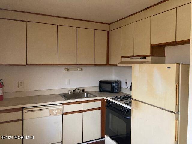 Eatontown, NJ 07724,25 Laurel Place #B