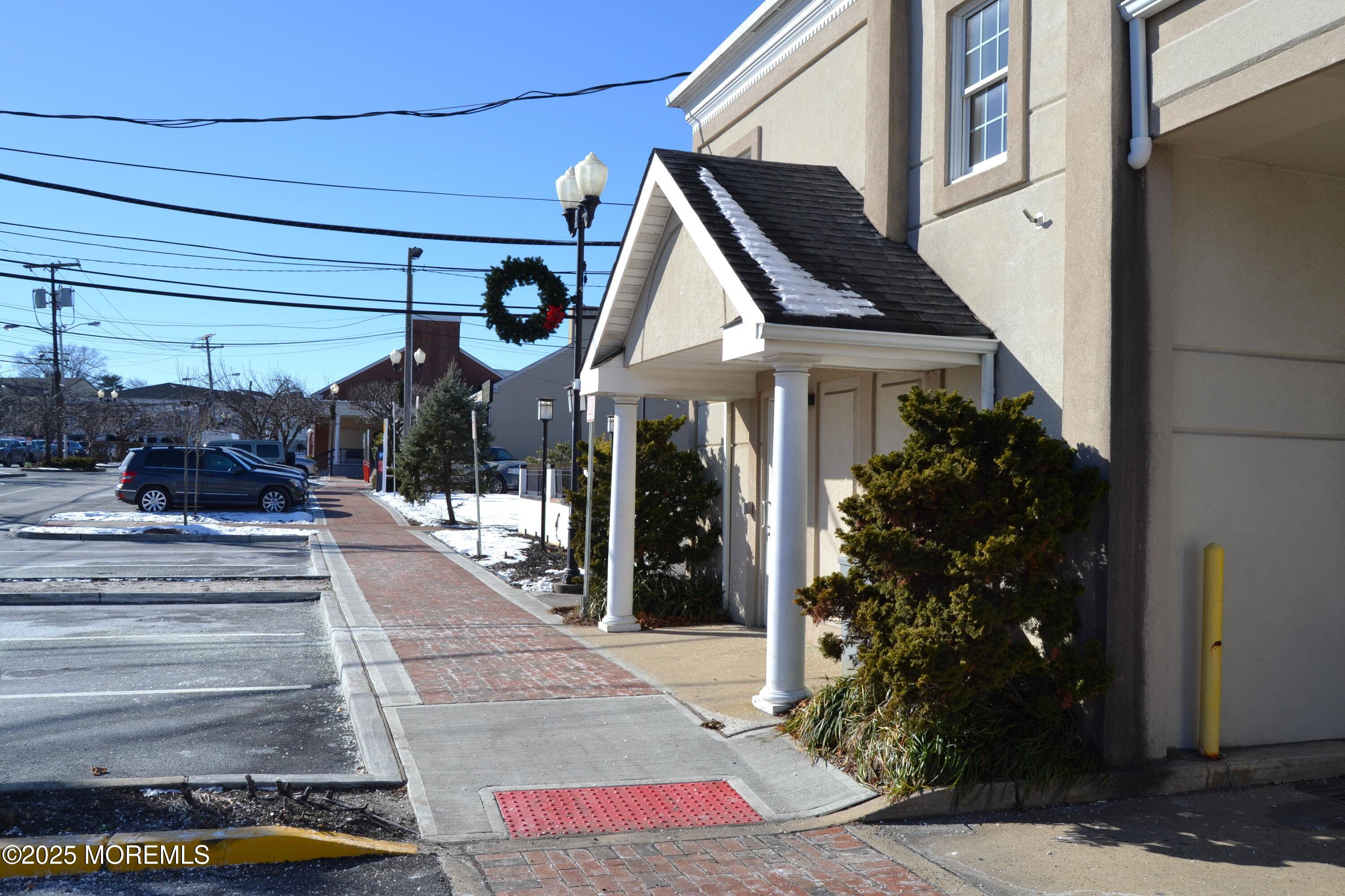 Freehold, NJ 07728,34 E Main Street