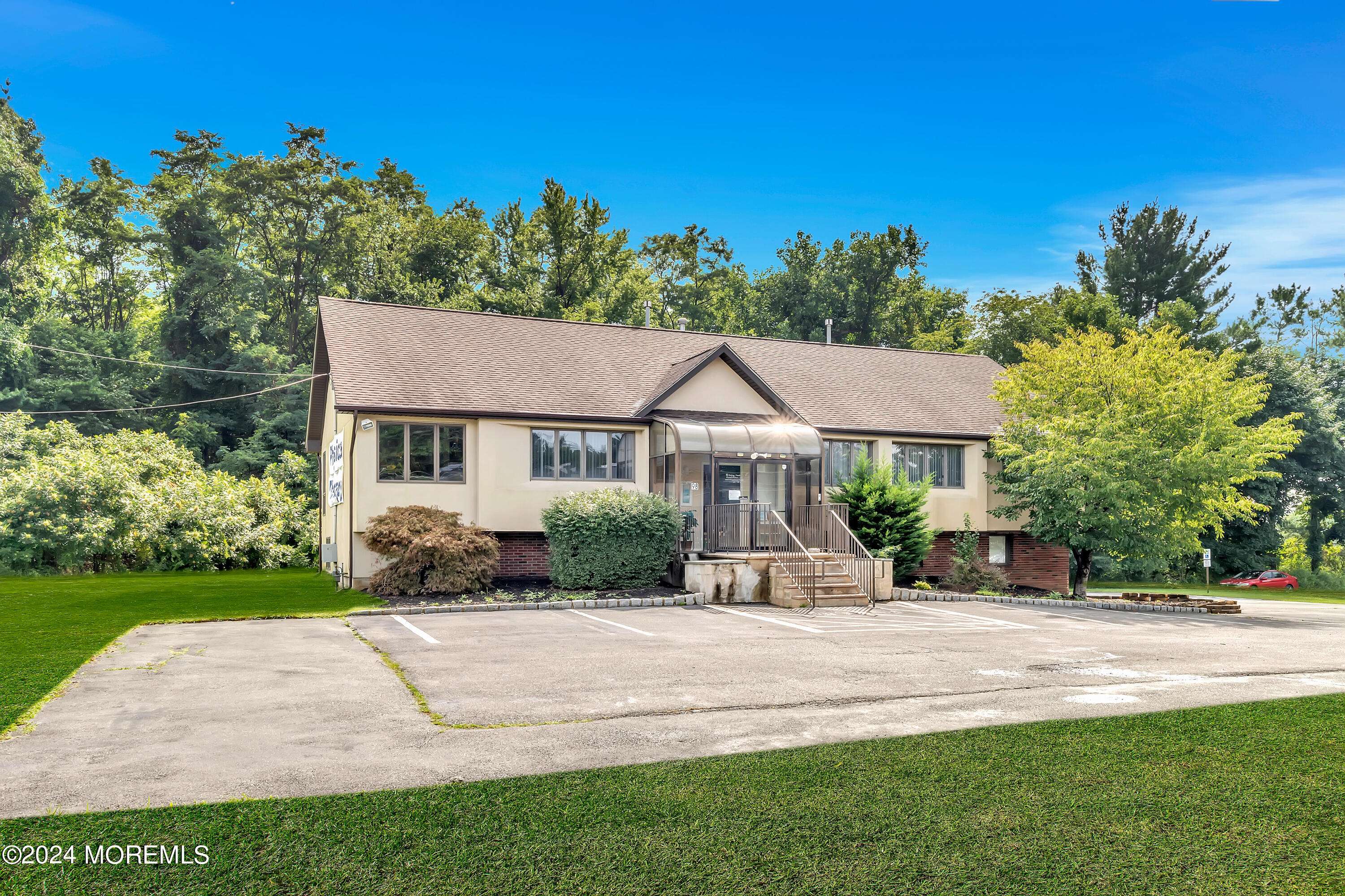 Manalapan, NJ 07726,98 Craig Road