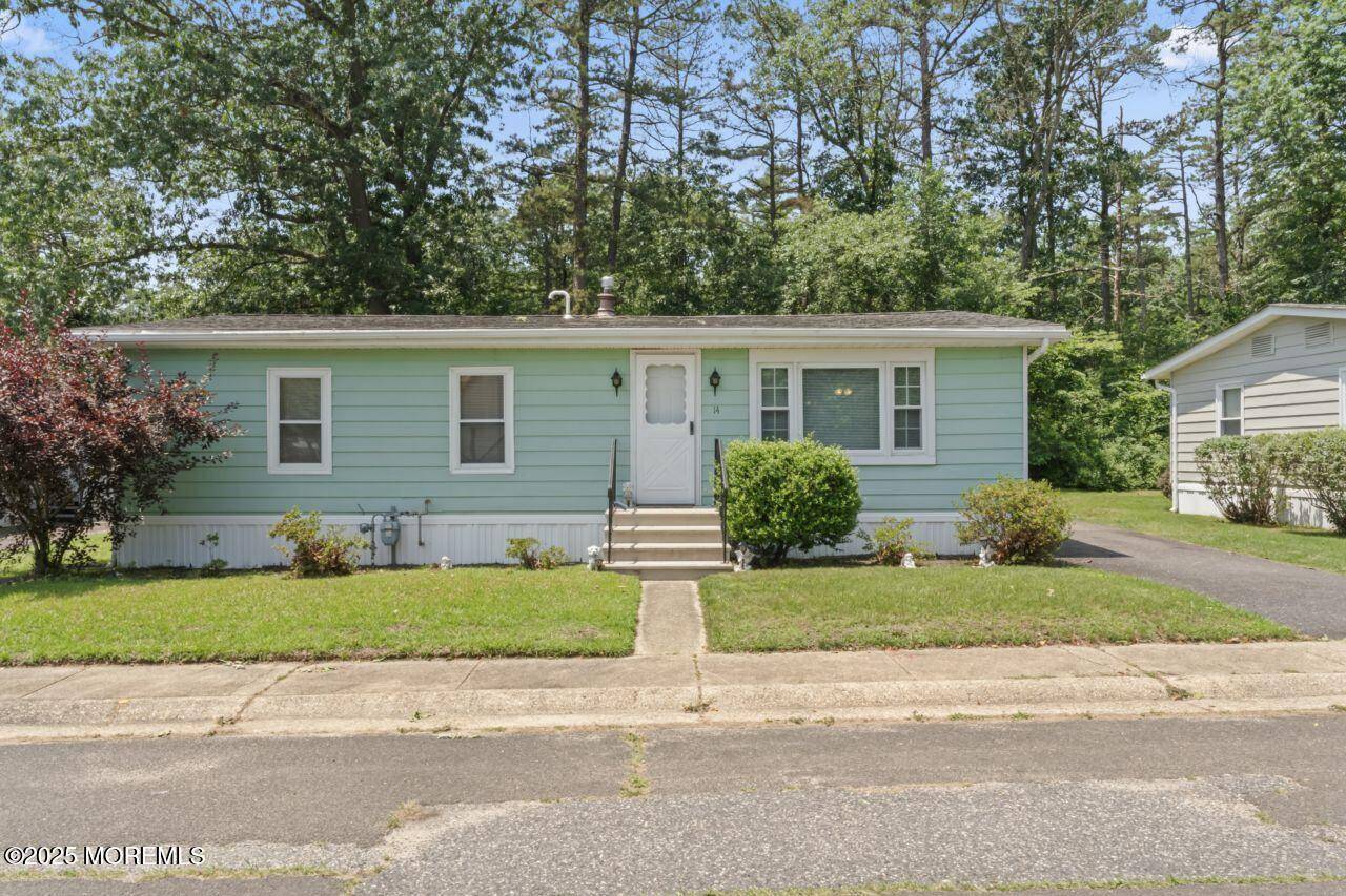 Jackson, NJ 08527,14 Douglas Drive