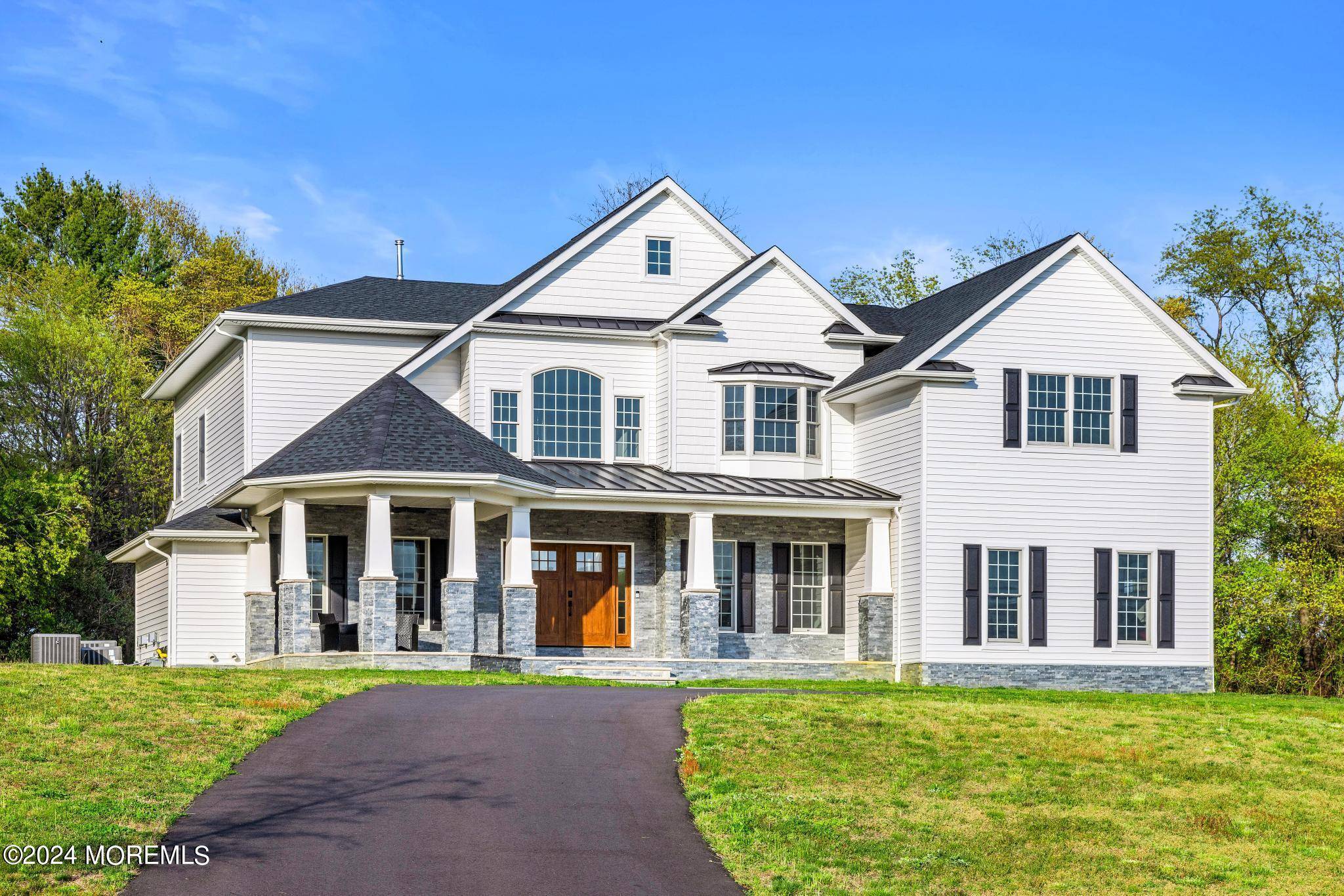 Manalapan, NJ 07726,1 Lakeview Drive