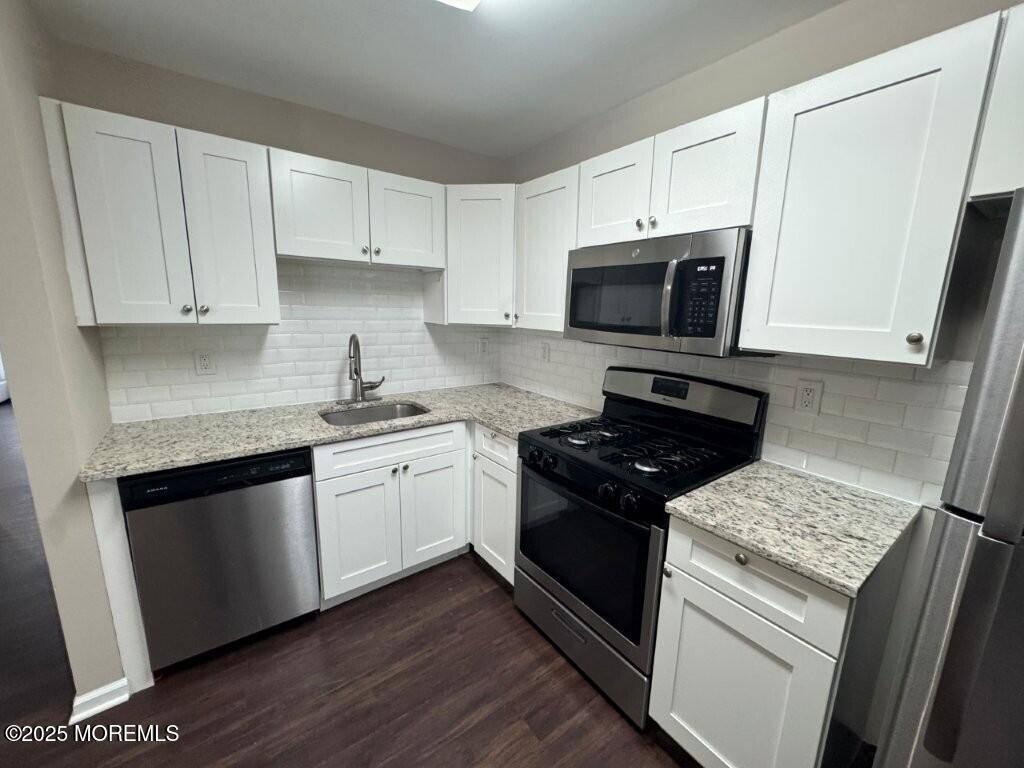Aberdeen, NJ 07747,82 Cliffwood Avenue #37