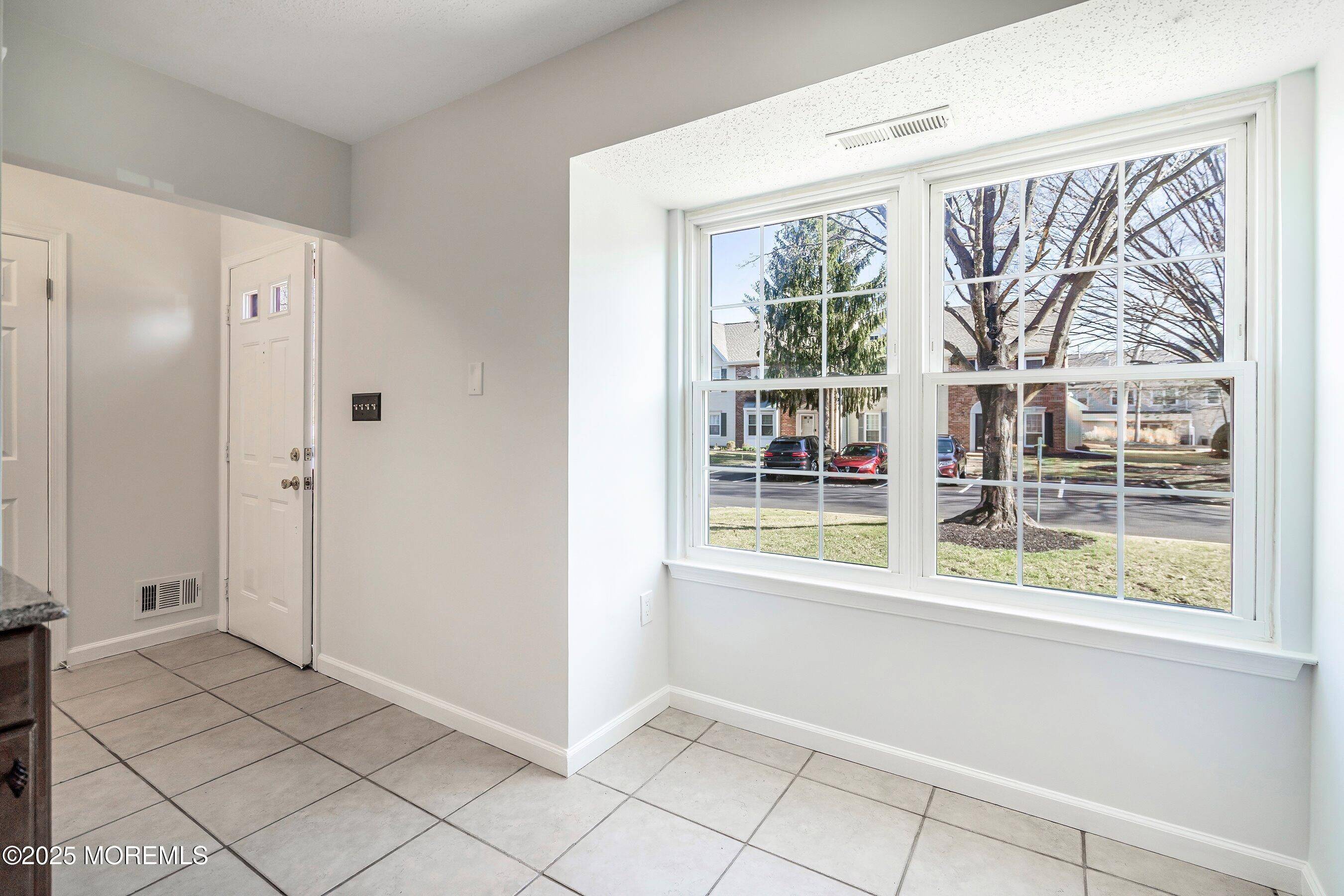 North Brunswick, NJ 08902,18 Albury Way