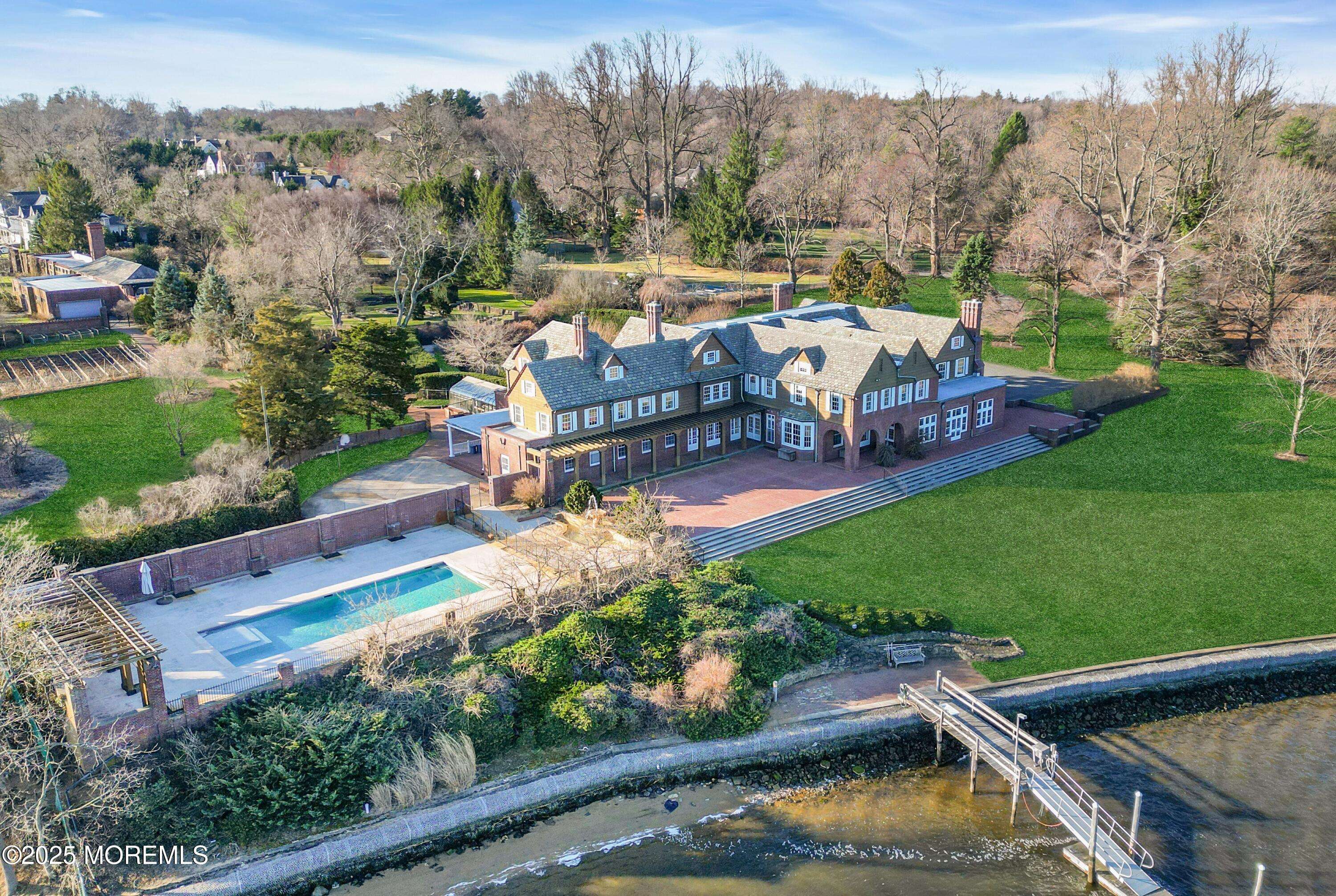 Rumson, NJ 07760,66 W River Road