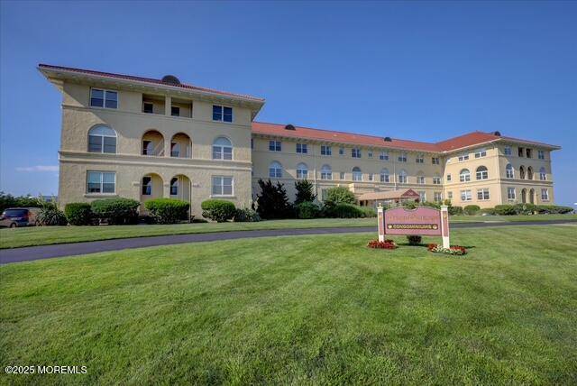 Deal, NJ 07723,1 Roseld Avenue #B11