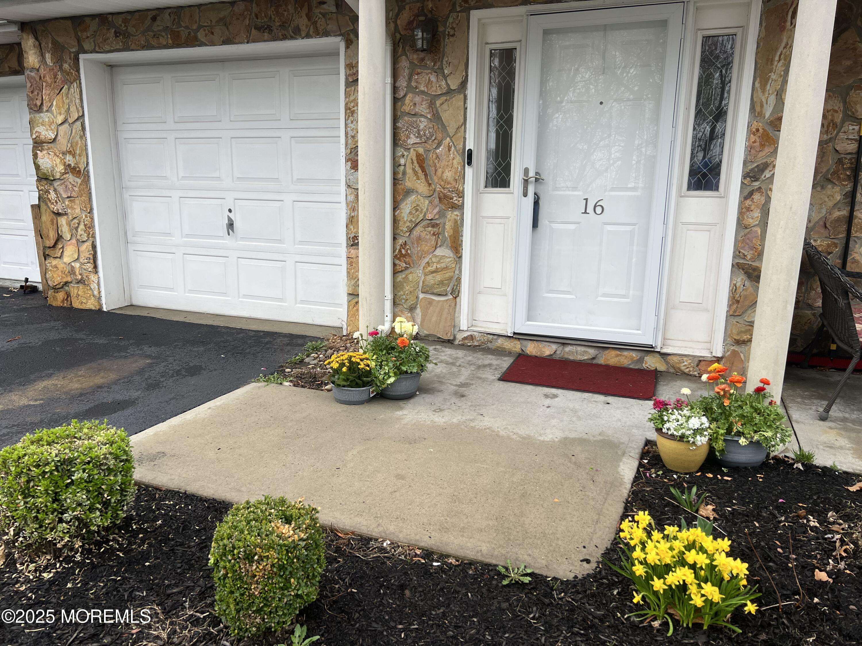 Hazlet, NJ 07730,16 Dutch Lane