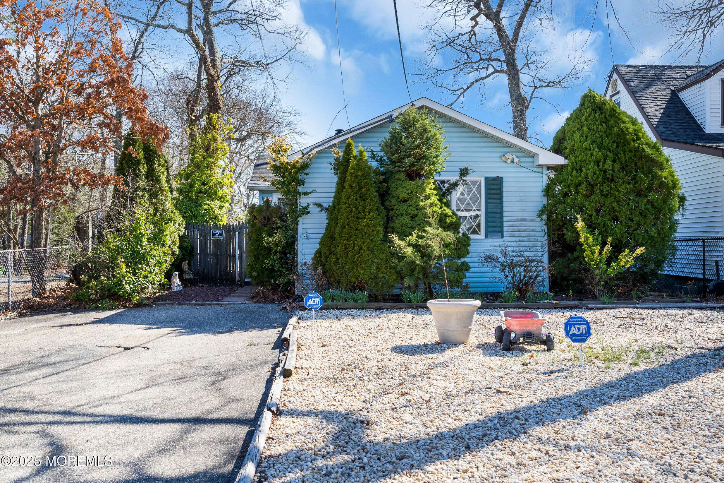 Toms River, NJ 08753,628 Barnegat Avenue