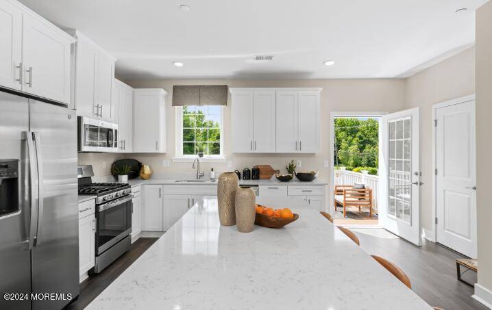 Manalapan, NJ 07726,4 Bella Court