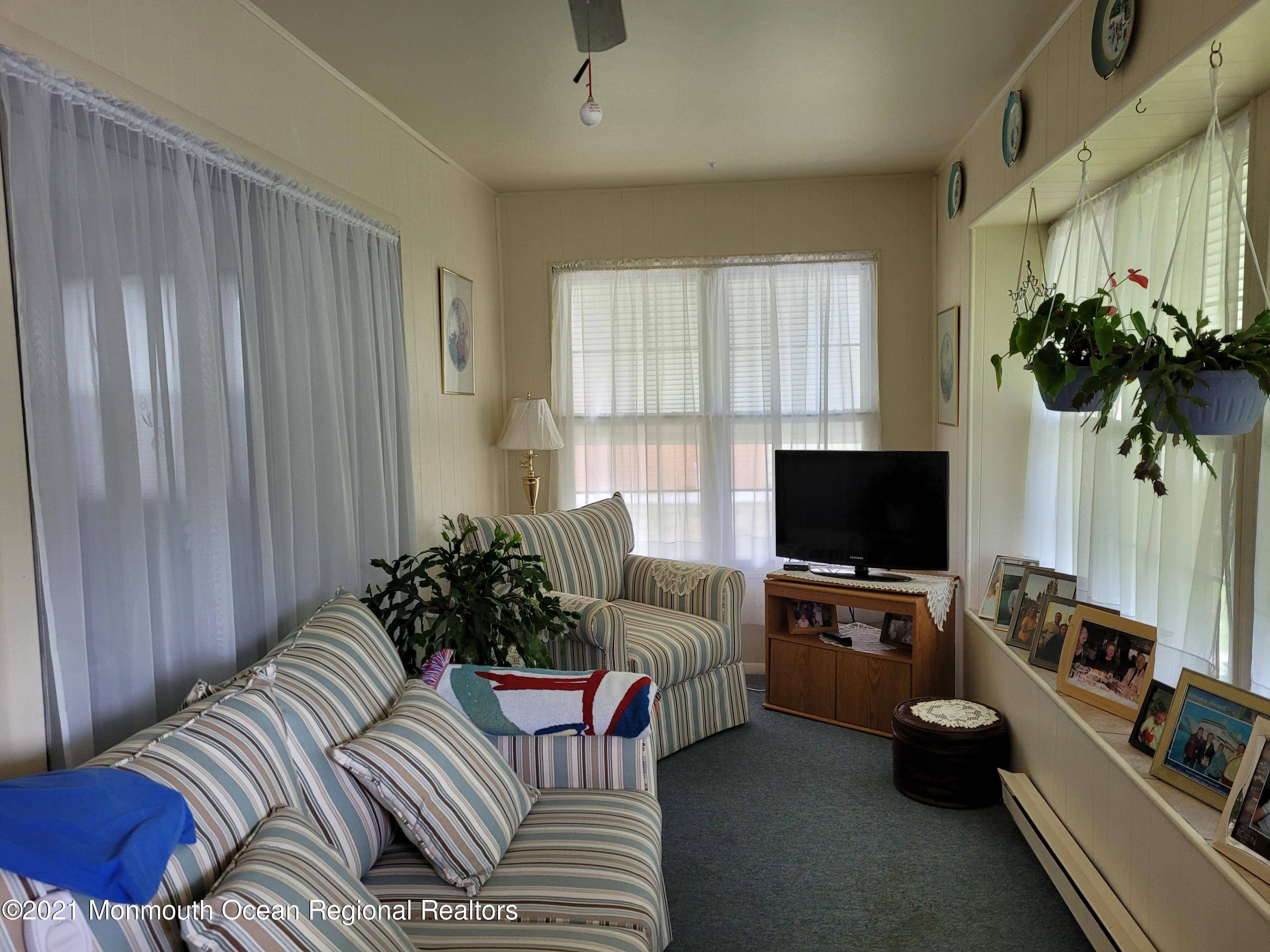 Whiting, NJ 08759,2 Quaker Lane #B
