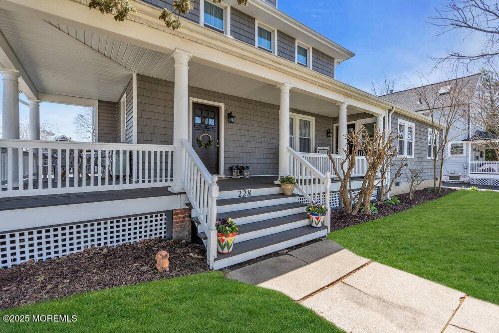 Manasquan, NJ 08736,228 Broad Street