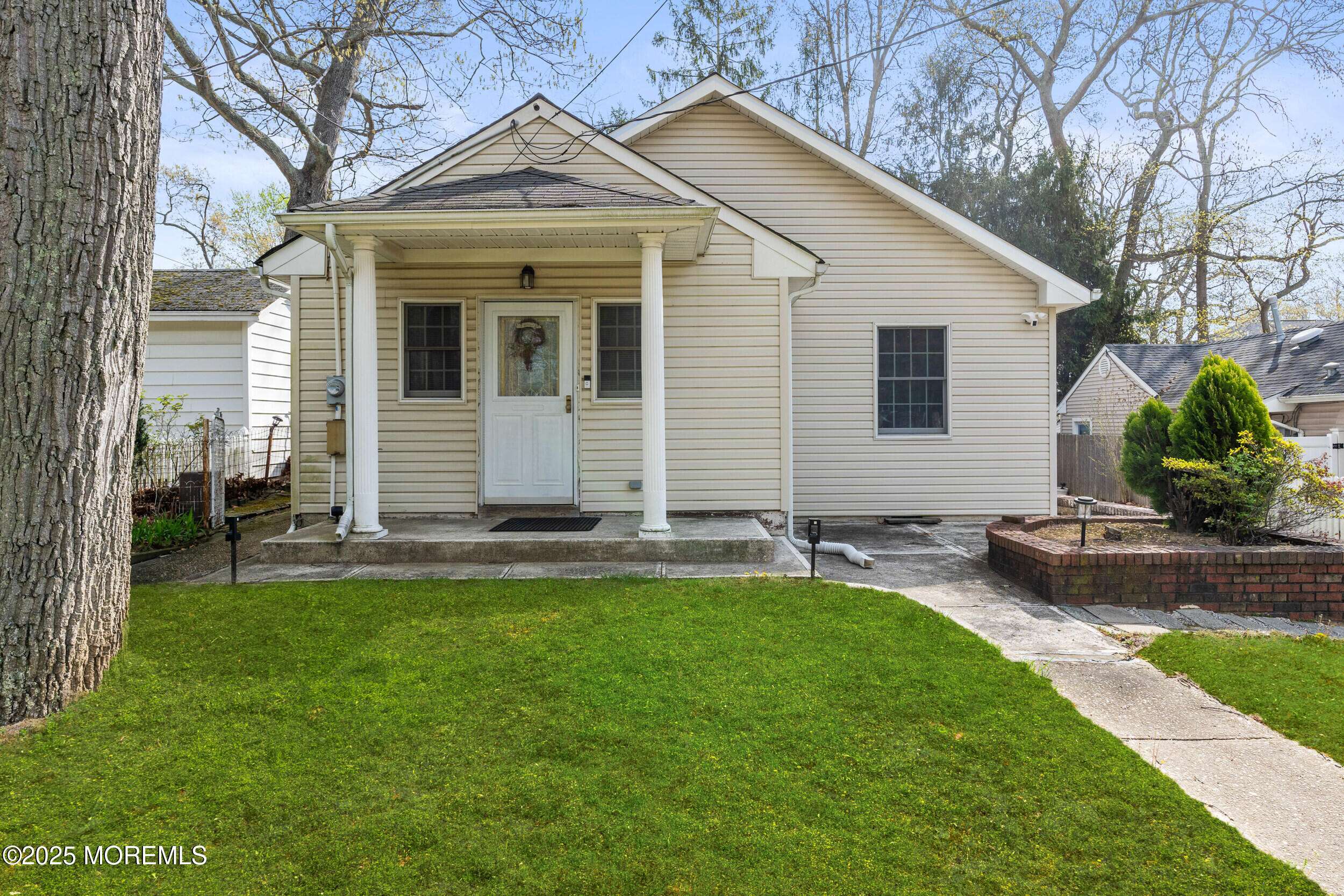 Oakhurst, NJ 07755,185 Pinecrest Road