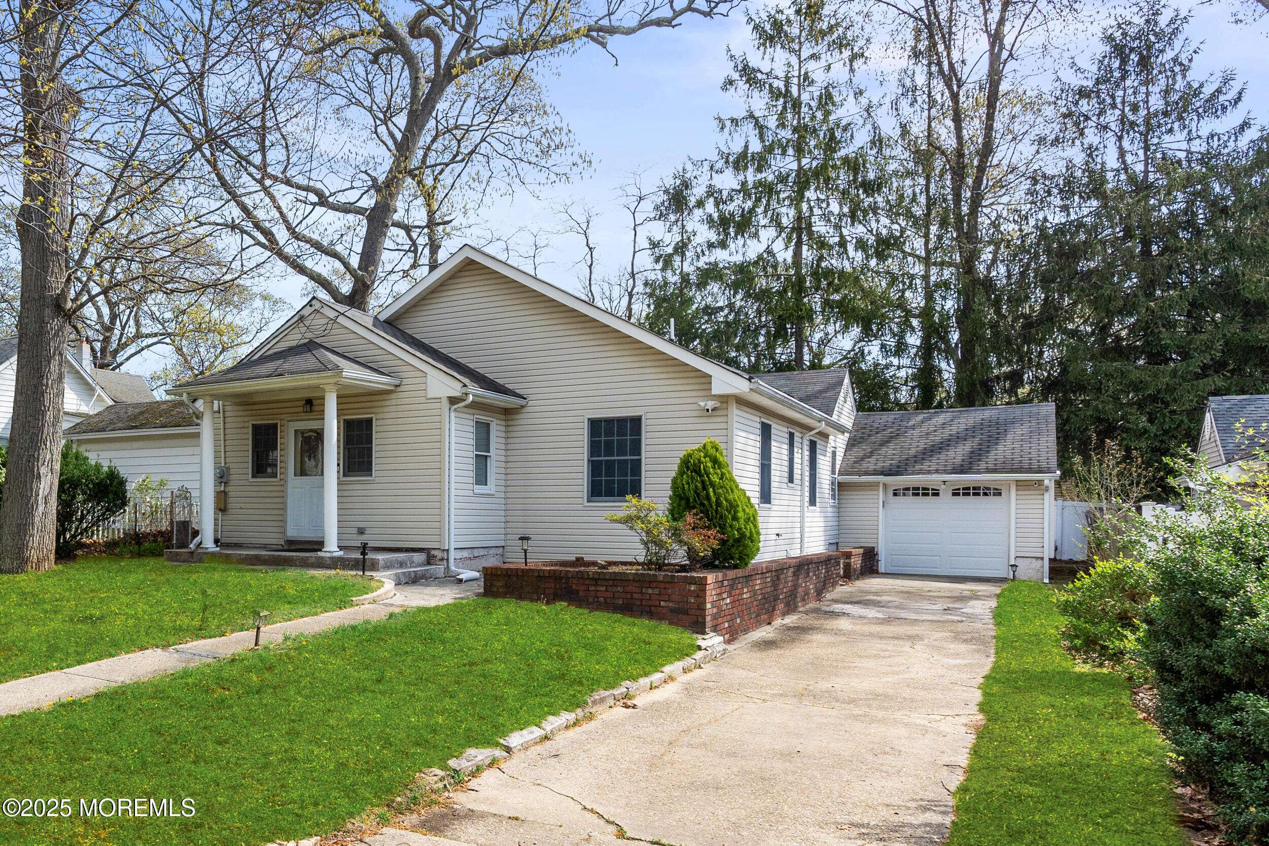 Oakhurst, NJ 07755,185 Pinecrest Road