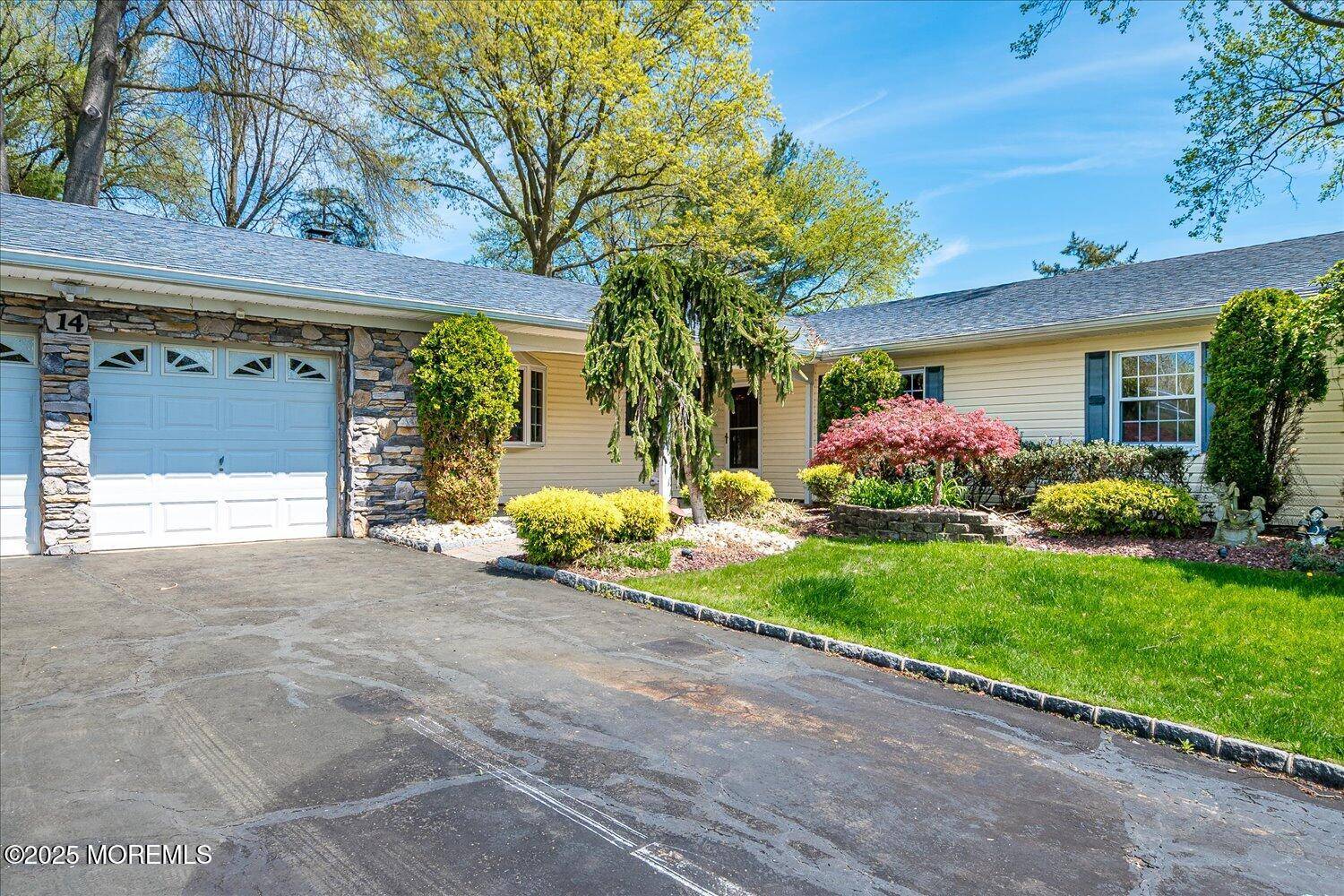 Manalapan, NJ 07726,14 Clinton Drive