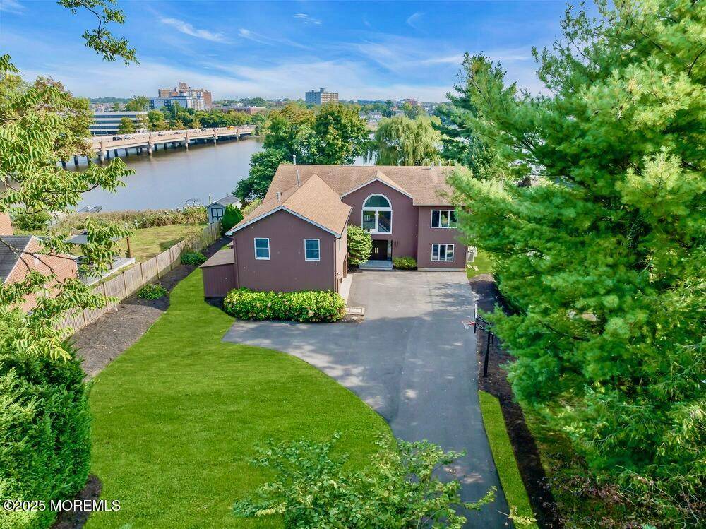 Red Bank, NJ 07701,44 Lake Shore Drive