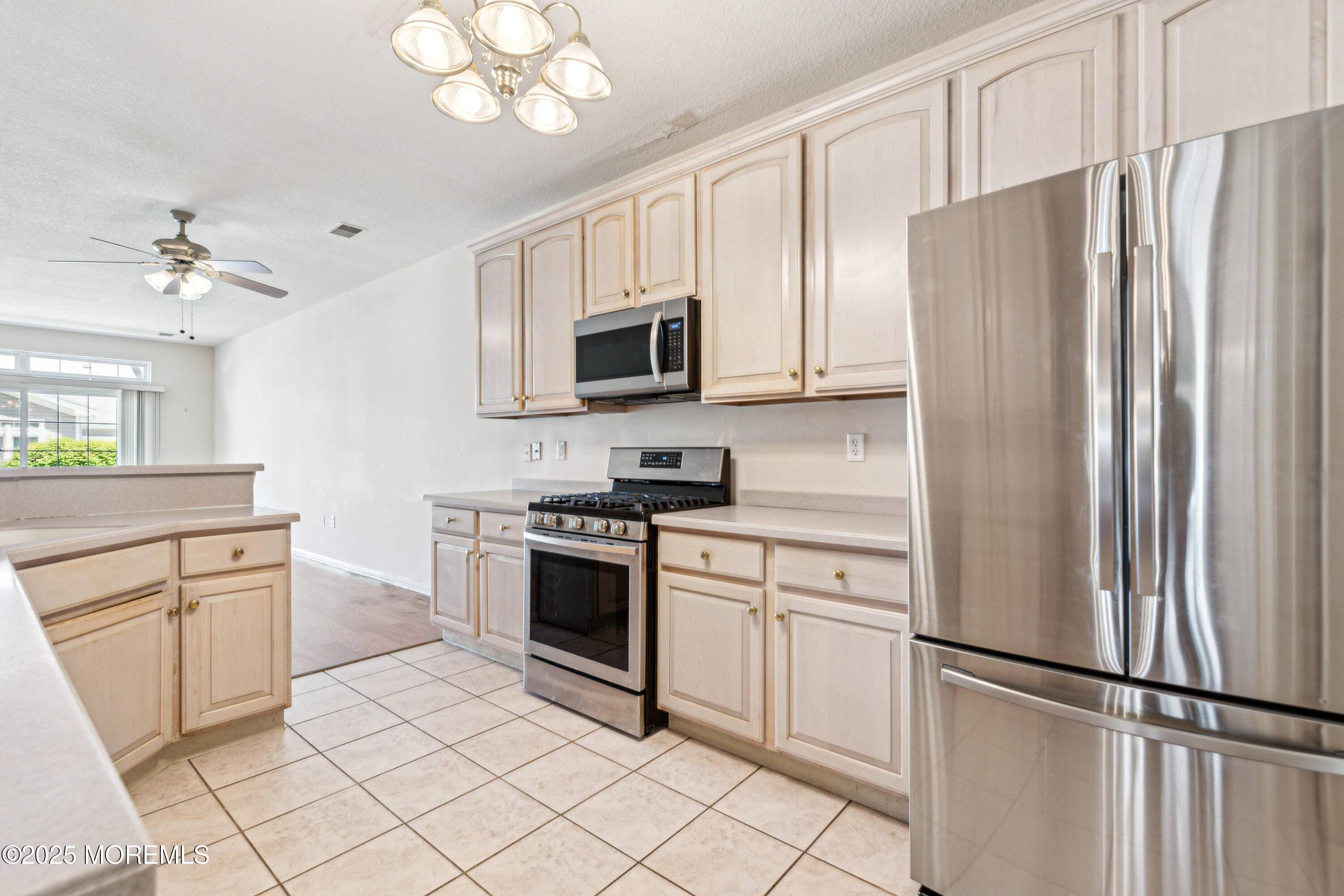 Lakewood, NJ 08701,27 Greylawn Drive