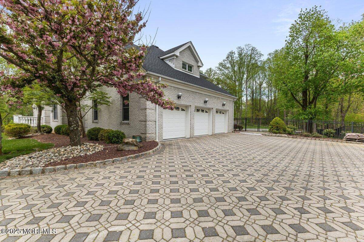 Holmdel, NJ 07733,818 Holmdel Road #B