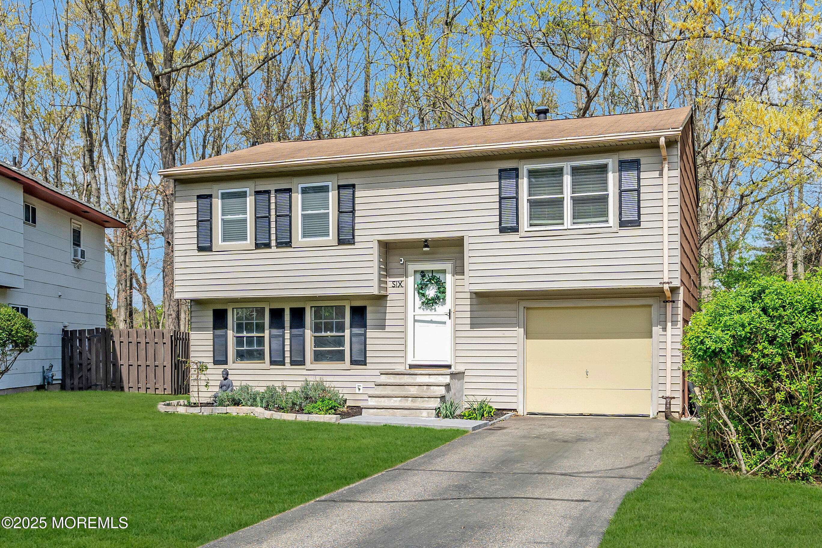 Howell, NJ 07731,6 Robin Road #1000