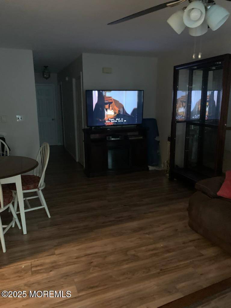 Manahawkin, NJ 08050,11 Walnut Road