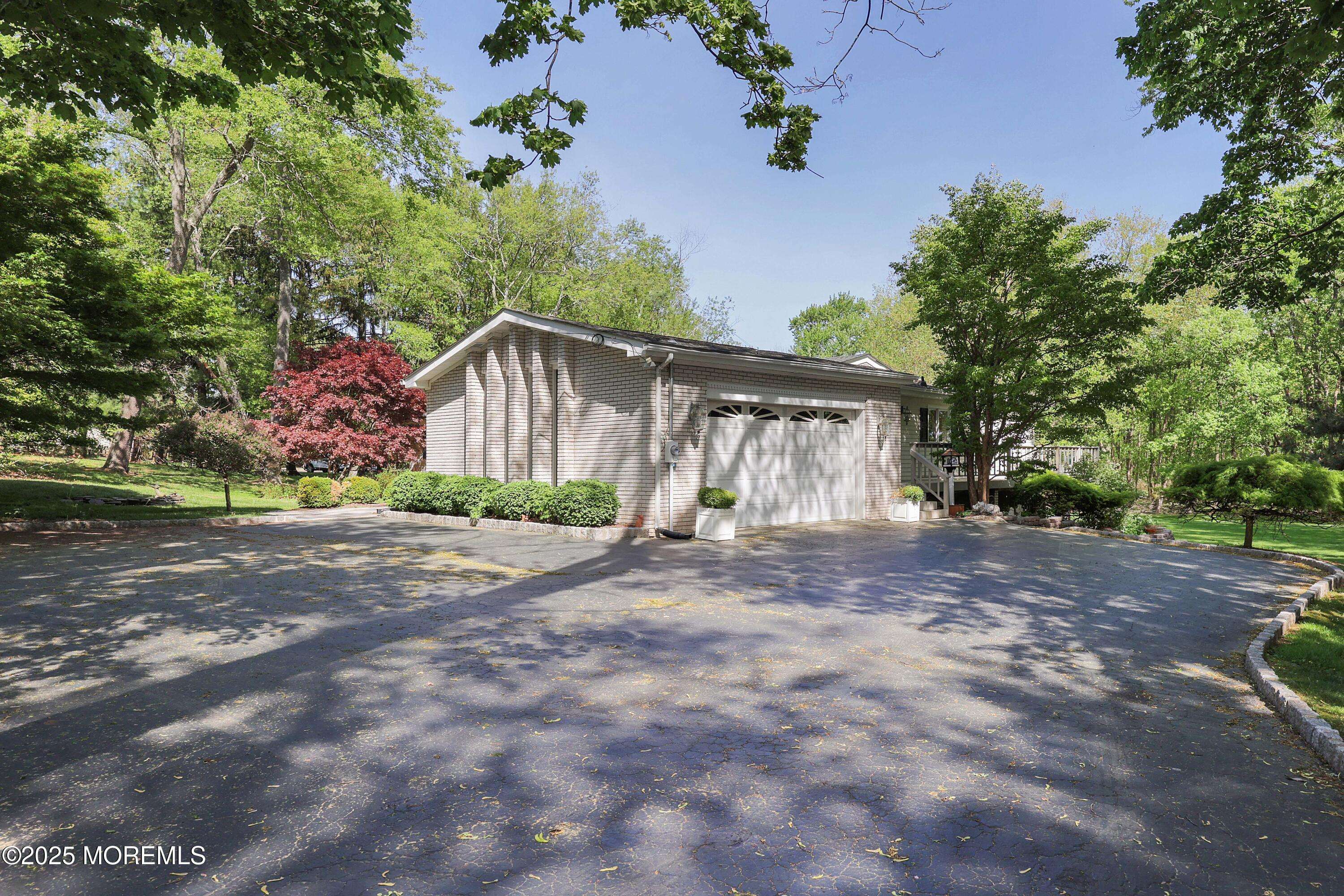 Holmdel, NJ 07733,68 Middletown Road