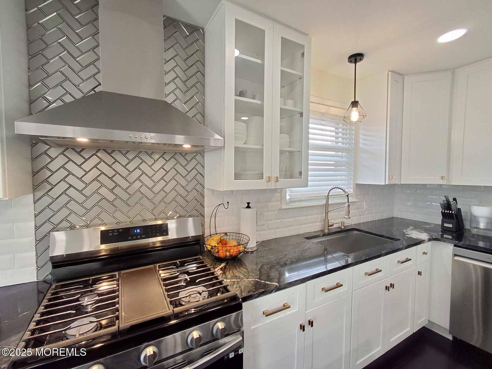 South Amboy, NJ 08879,22 Macedulski Terrace