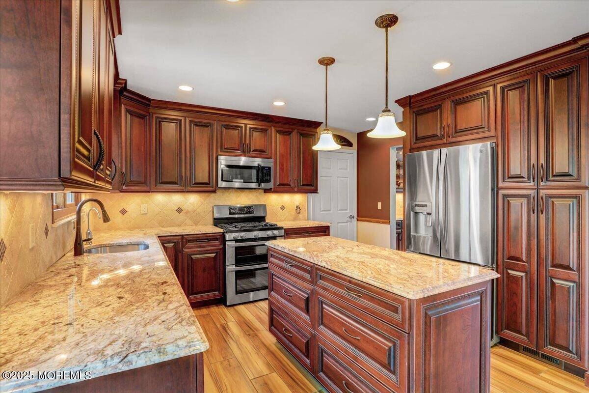Howell, NJ 07731,37 Sweet Gum Road