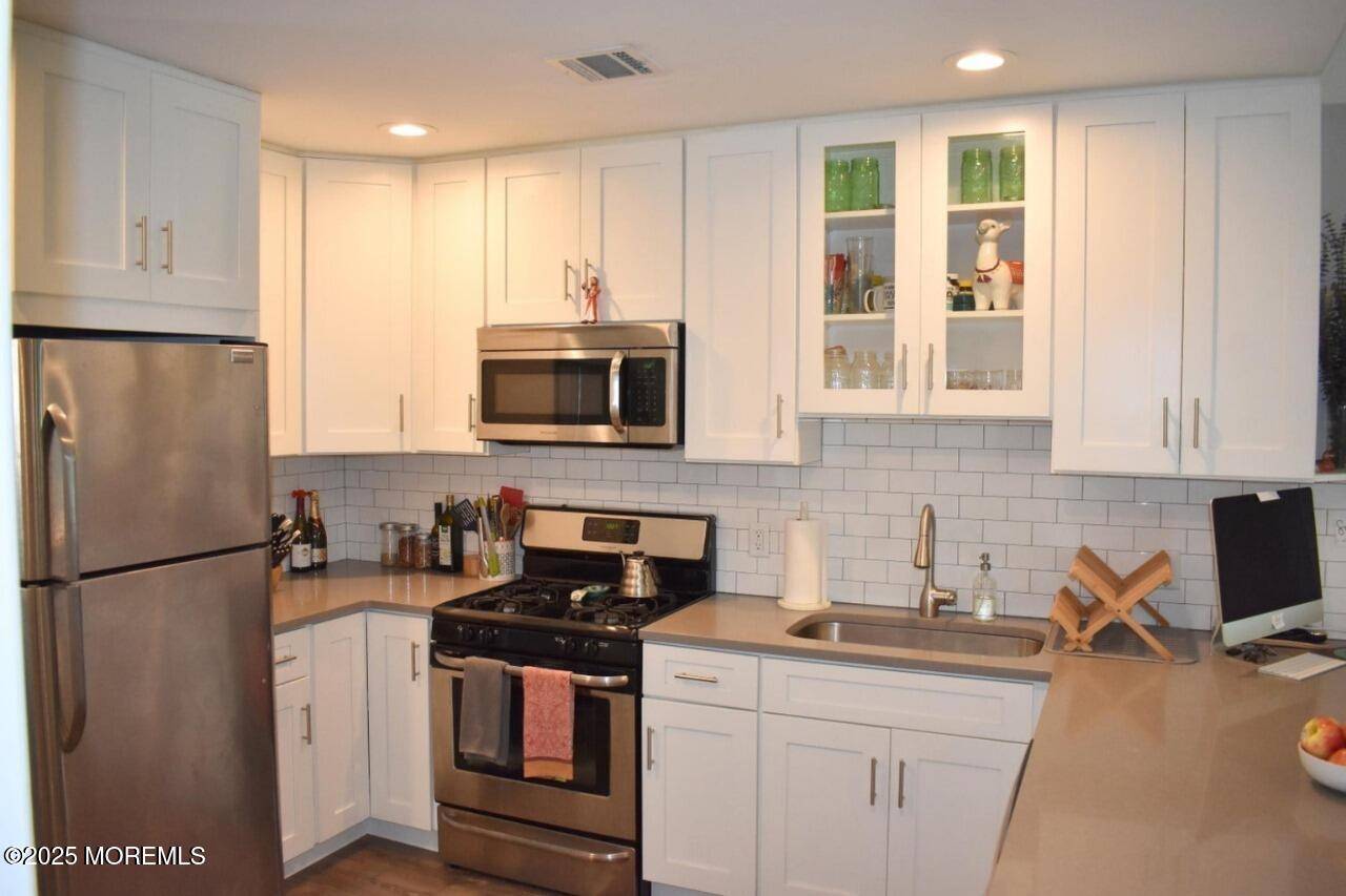 Leonardo, NJ 07737,21 Brevent Avenue