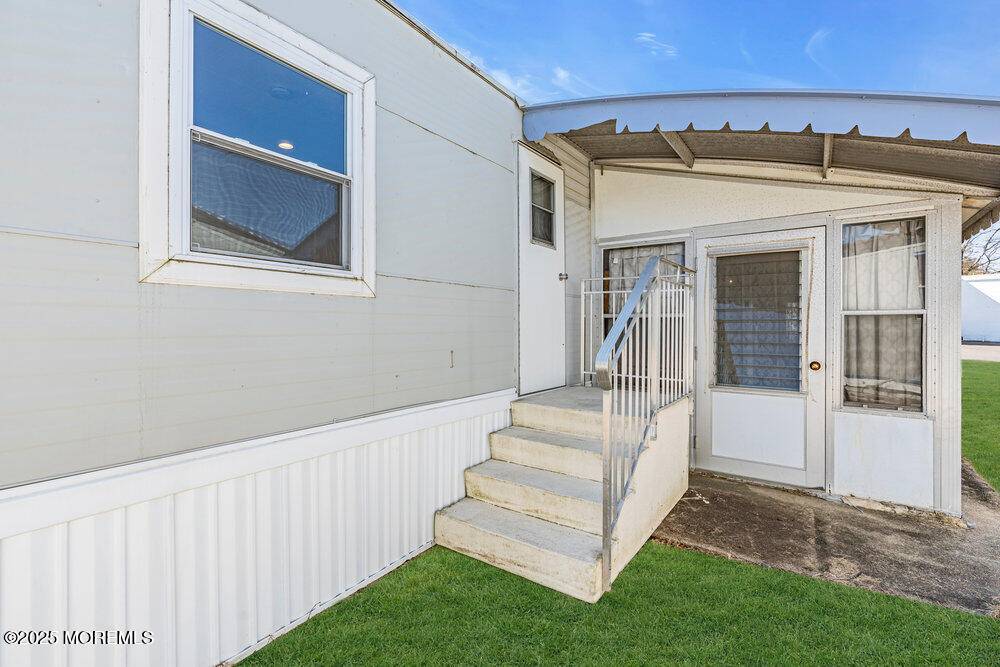 Neptune City, NJ 07753,220 W Sylvania Avenue #16