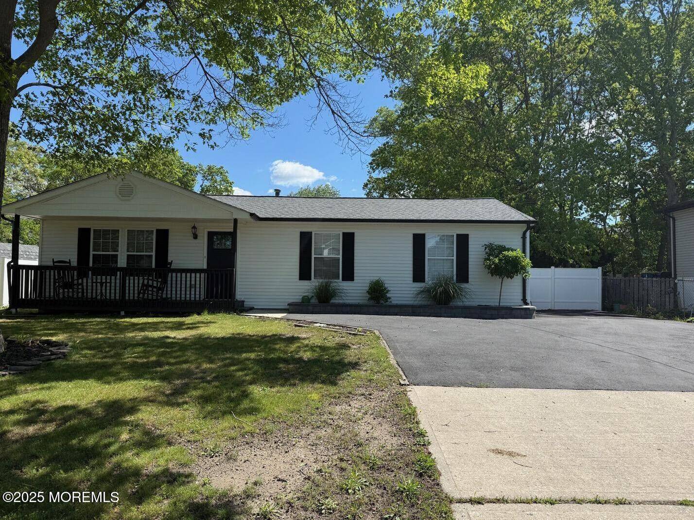 Manahawkin, NJ 08050,389 Nautilus Drive