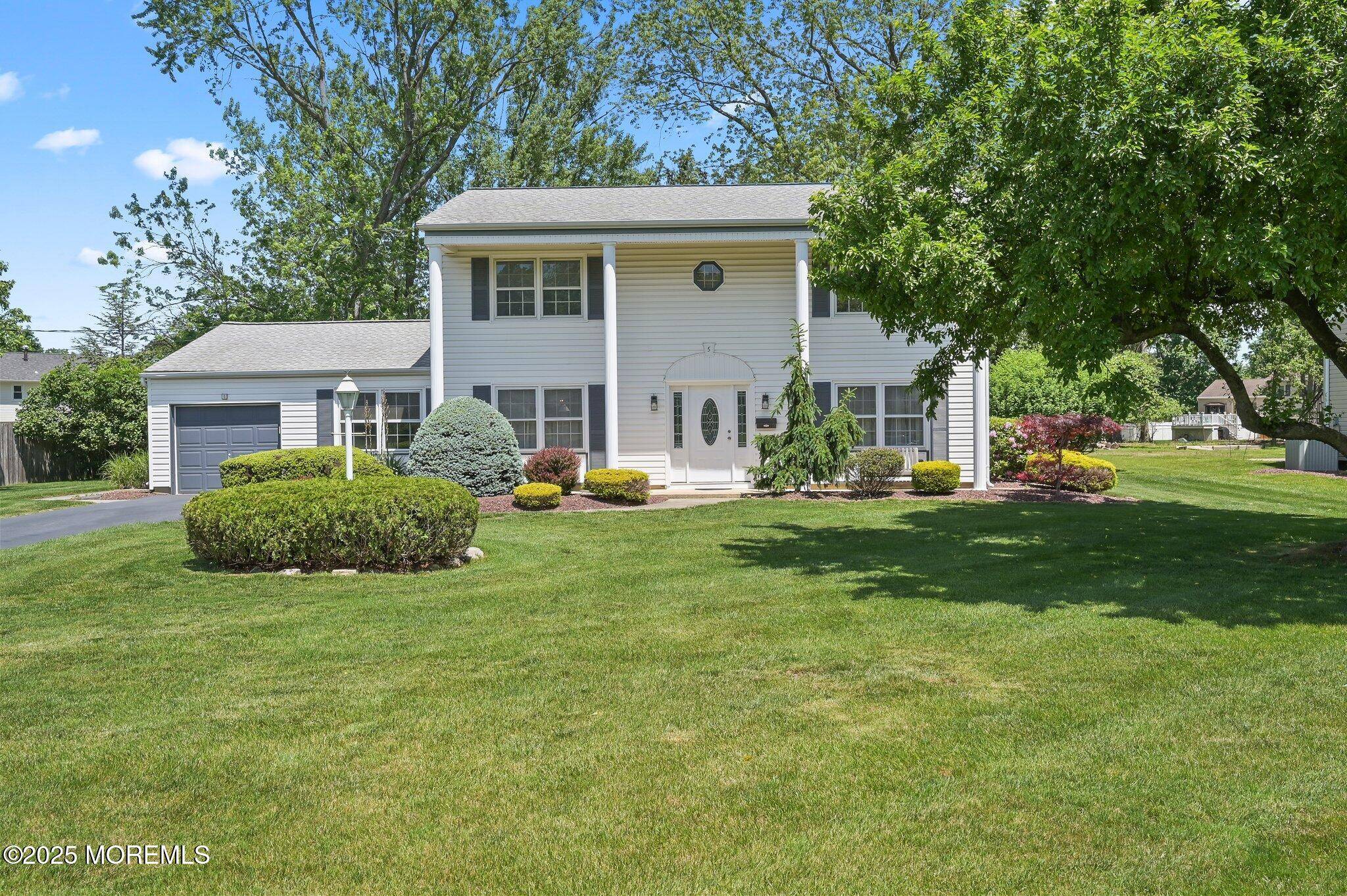 Manalapan, NJ 07726,5 Stratford Drive